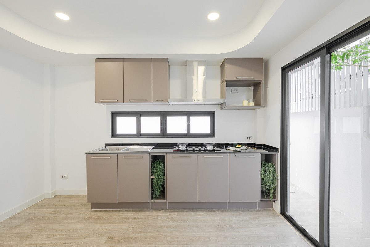 For SaleHouseOnnut, Udomsuk : Single house 60 sq m, Soi On Nut 44, good location, renovated, ready to move in.