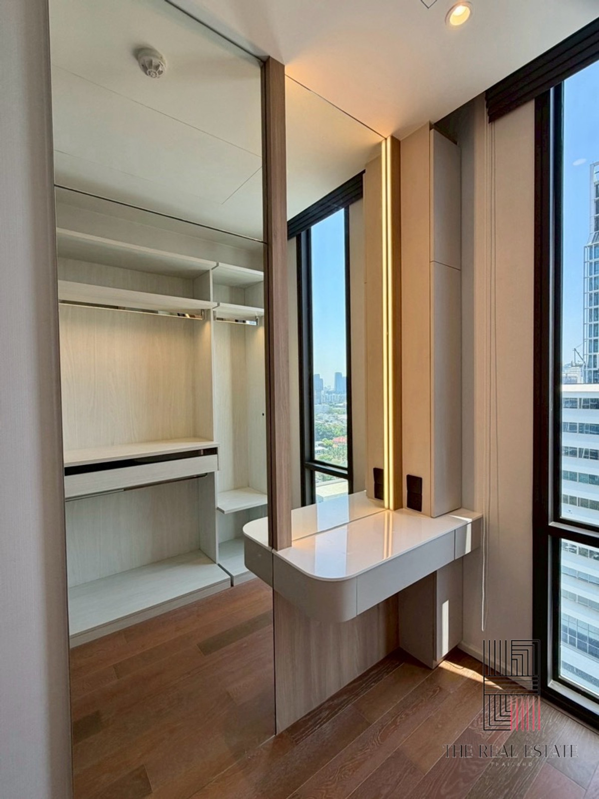 ขายคอนโดวิทยุ ชิดลม หลังสวน : ขายด่วน 🔥ห้องใหม่ Sale Muniq Langsuan 2br. 3bath เพิ่งแต่งเสร็จ ยังไม่เคยเข้าอยู่  ชั้นสูง วิวสวย เลี้ยงสัตว์ได้ Pet friendly ราคาดีมาก 💰