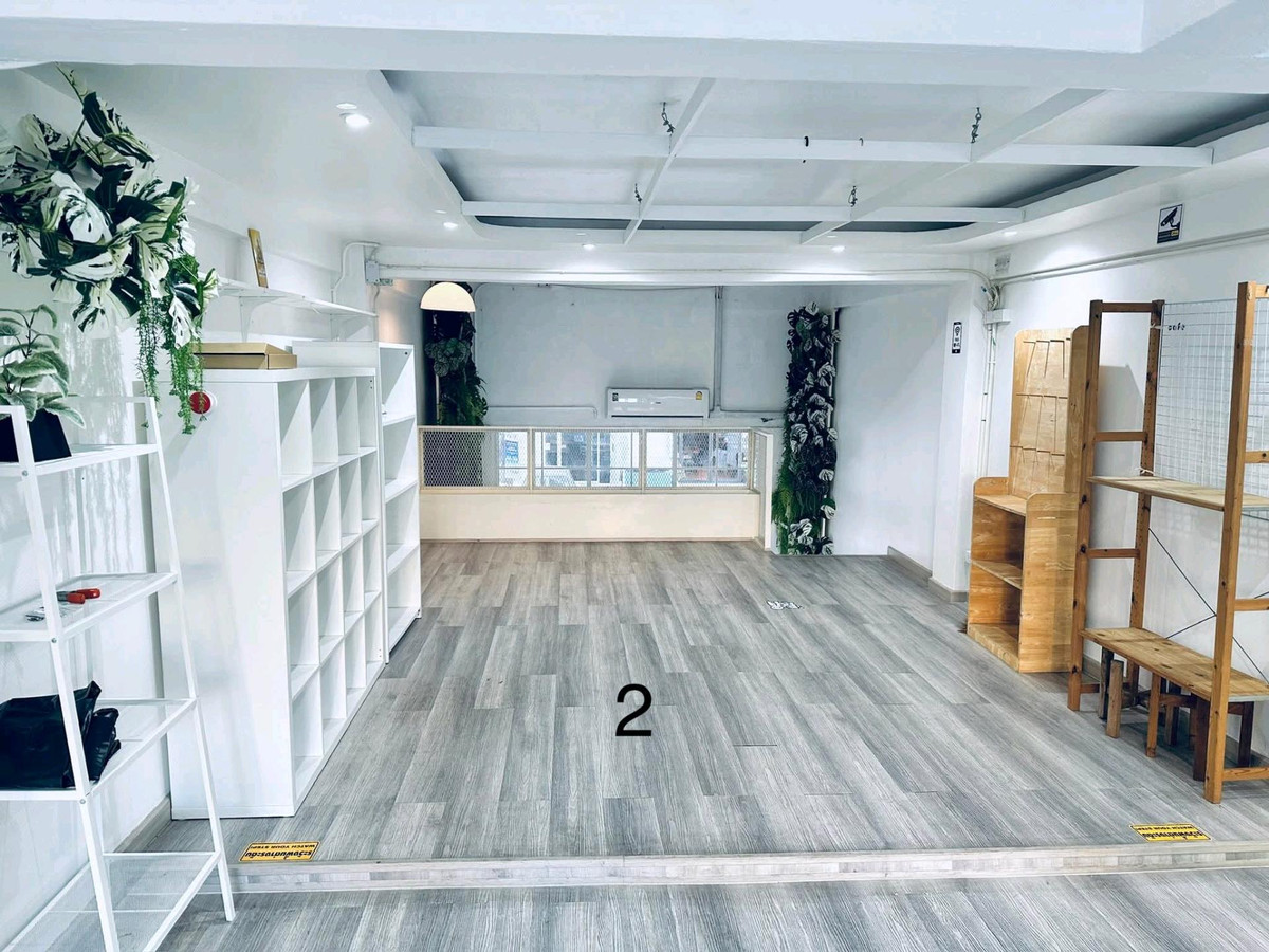 For RentShop HouseSukhumvit, Asoke, Thonglor : 🏢 6-story building for rent, Ekkamai-Sukhumvit 63, vacant building, ready to use. Suitable for an office, clinic, shop or residence. Rent 50,000–55,000 baht/month. Contact Luk Jeab 065-536-5165.