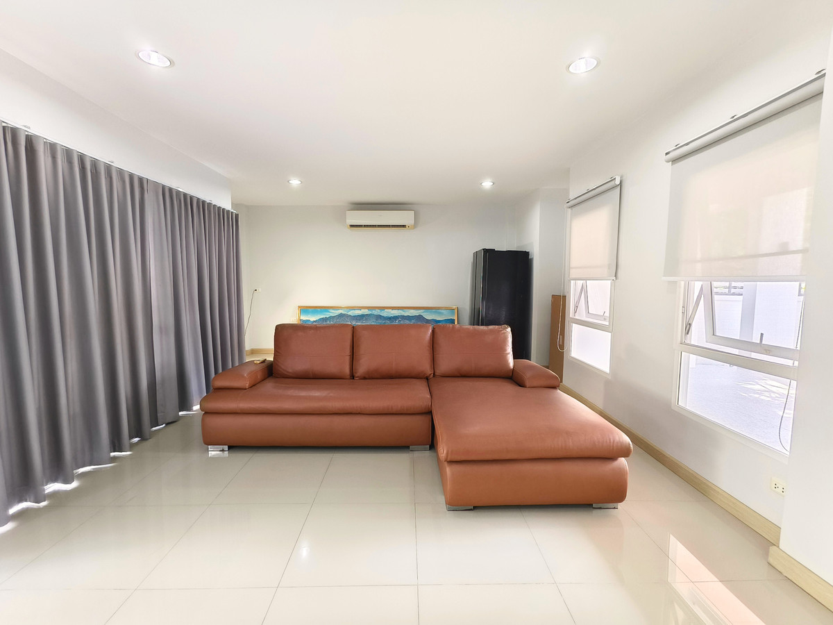 บ้านมีนบุรี-ร่มเกล้า : ขาย ให้เช่า บ้านเดี่ยว แปลงริม Parkway Aliv รามคำแหง (ปาร์คเวย์ชาเล่ต์ เฟสใหม่) ติดรถไฟฟ้า 3 ห้องนอน 3 ห้องน้ำ บ้านสวยไม่ต้องซ่อม พร้อมตกแต่ง