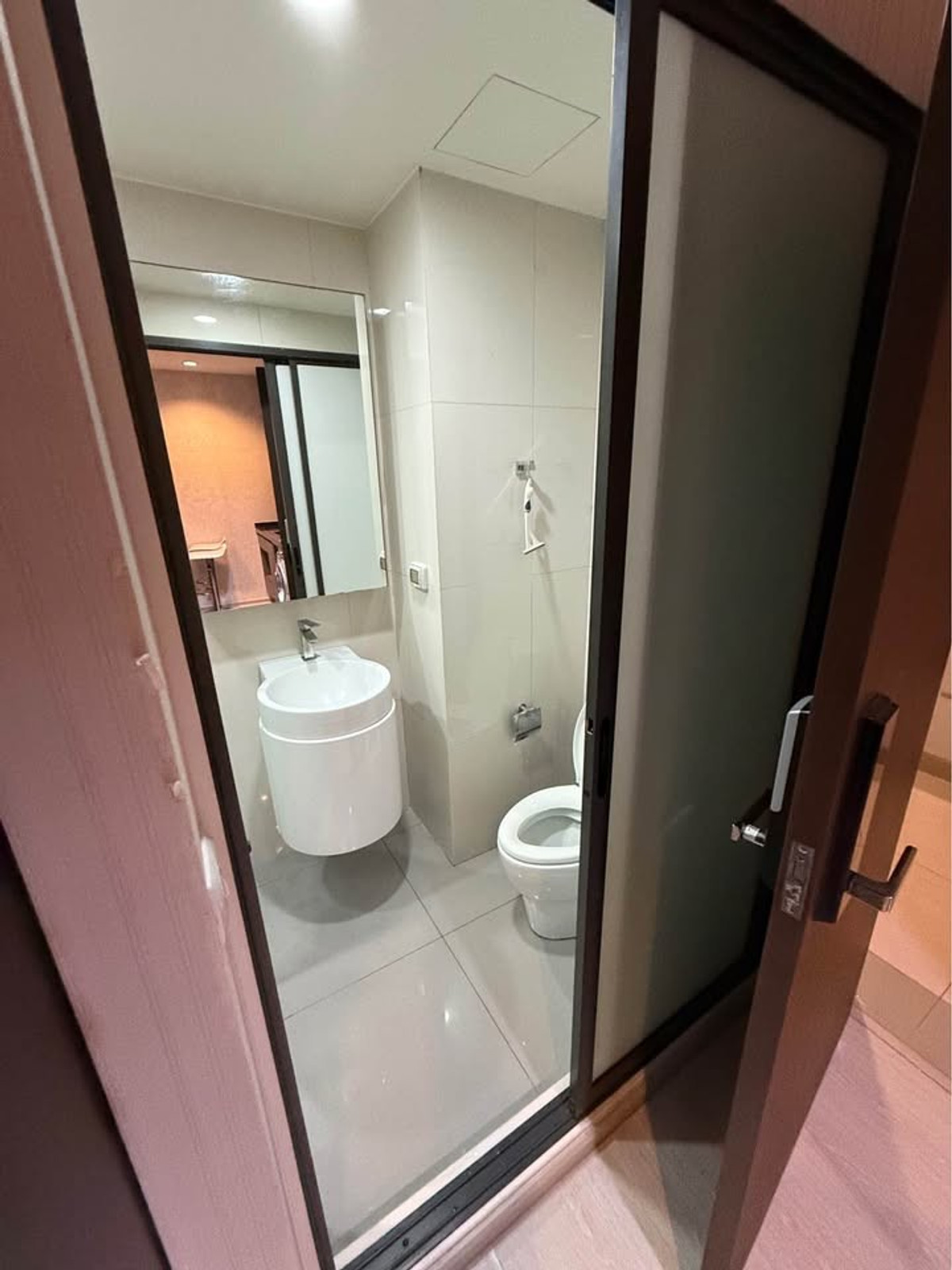 ให้เช่าคอนโดพระราม 9 เพชรบุรีตัดใหม่ RCA : 💥CP-10415💥ว่าง ให้ เช่า ริทึ่ม อโศก👉แอดไลน์ @primahome 