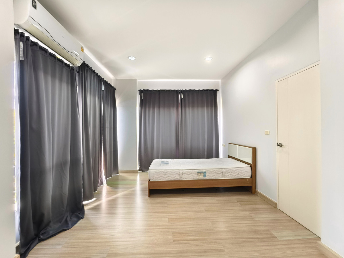 บ้านมีนบุรี-ร่มเกล้า : ขาย ให้เช่า บ้านเดี่ยว แปลงริม Parkway Aliv รามคำแหง (ปาร์คเวย์ชาเล่ต์ เฟสใหม่) ติดรถไฟฟ้า 3 ห้องนอน 3 ห้องน้ำ บ้านสวยไม่ต้องซ่อม พร้อมตกแต่ง