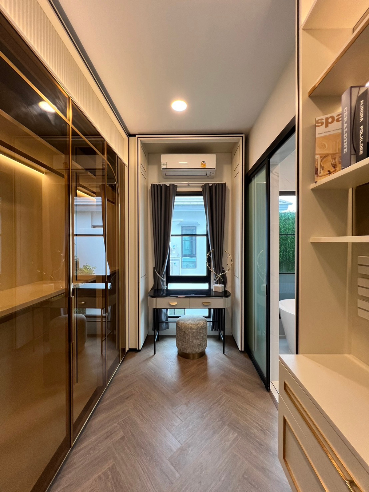 For SaleHousePattanakan, Srinakarin : Urgent sale Nantawan Rama 9 - New Krungthepkretha 📞065-626-5636 Big house, corner plot, fully furnished.