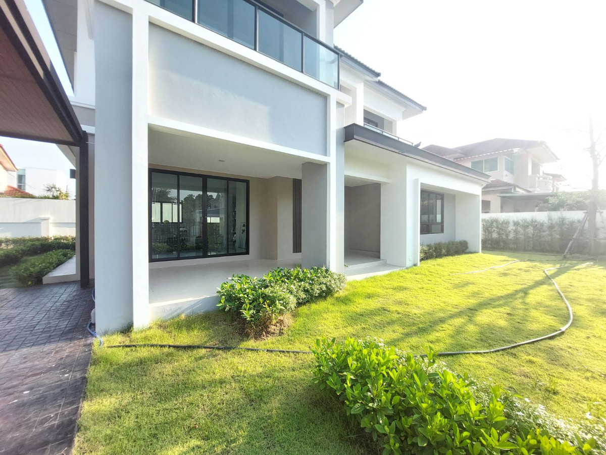 For SaleHouseNonthaburi, Bang Yai, Bangbuathong : Near MRT Bang Phlu & Westgate! Large detached house, 156 sq m., Chollada Village, Bang Bua Thong, newly renovated, prime location connecting Rattanathibet-Chaiyaphruek, quick access to the city, 4 bedrooms, complete functions, full central area.  Last