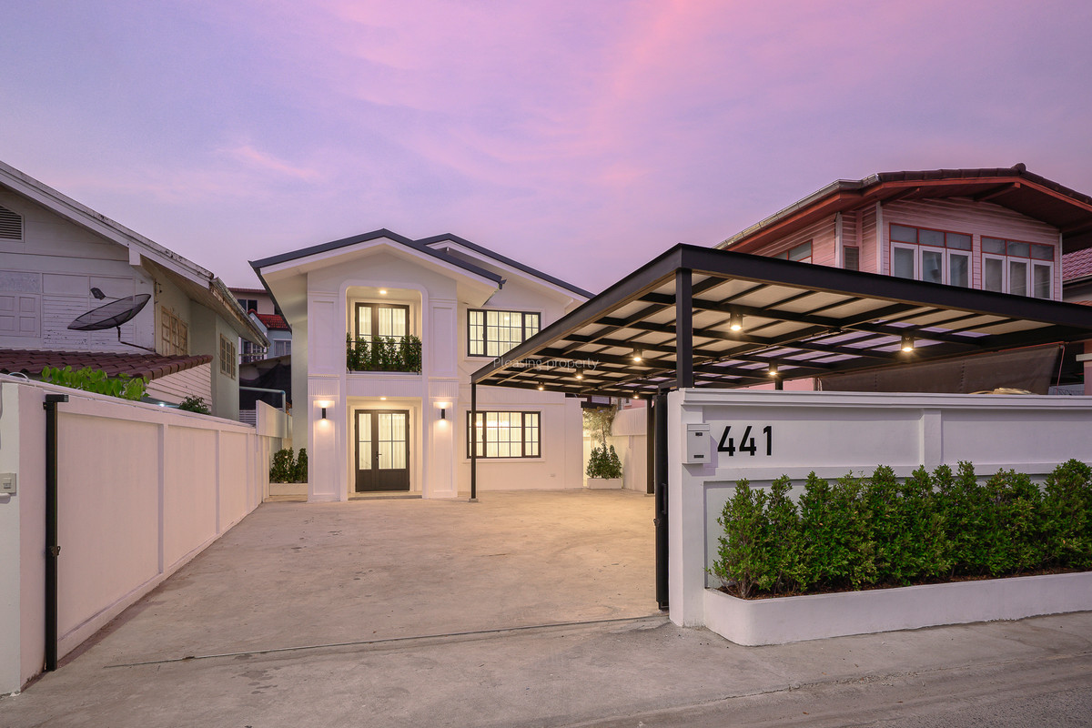 For SaleHouseOnnut, Udomsuk : Single house 60 sq m, Soi On Nut 44, good location, renovated, ready to move in.