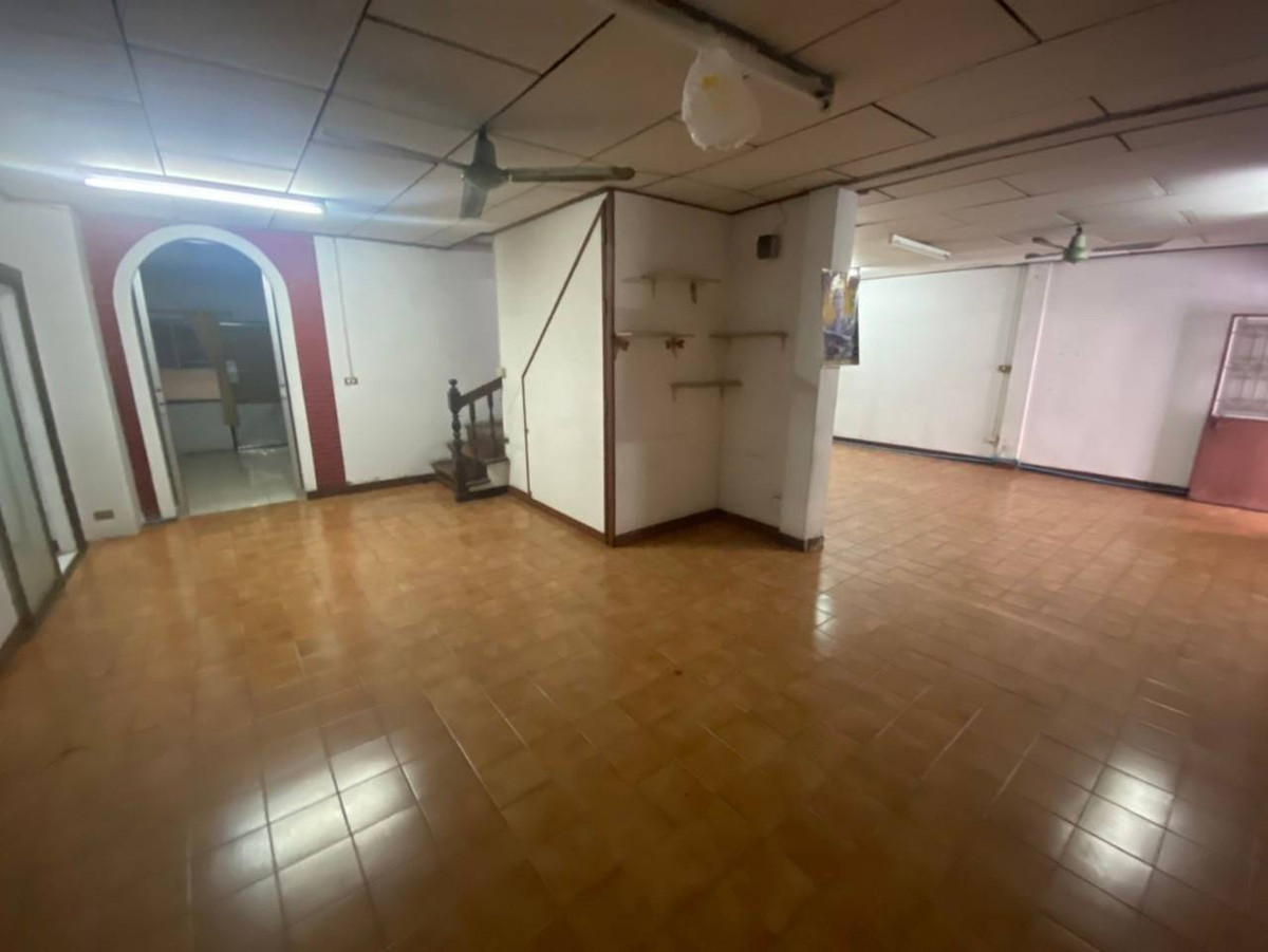 For RentTownhomePattanakan, Srinakarin : Townhome for rent, 2 floors, 2 bedrooms, 2 bathrooms, located at Soi Phatthanakan 29.