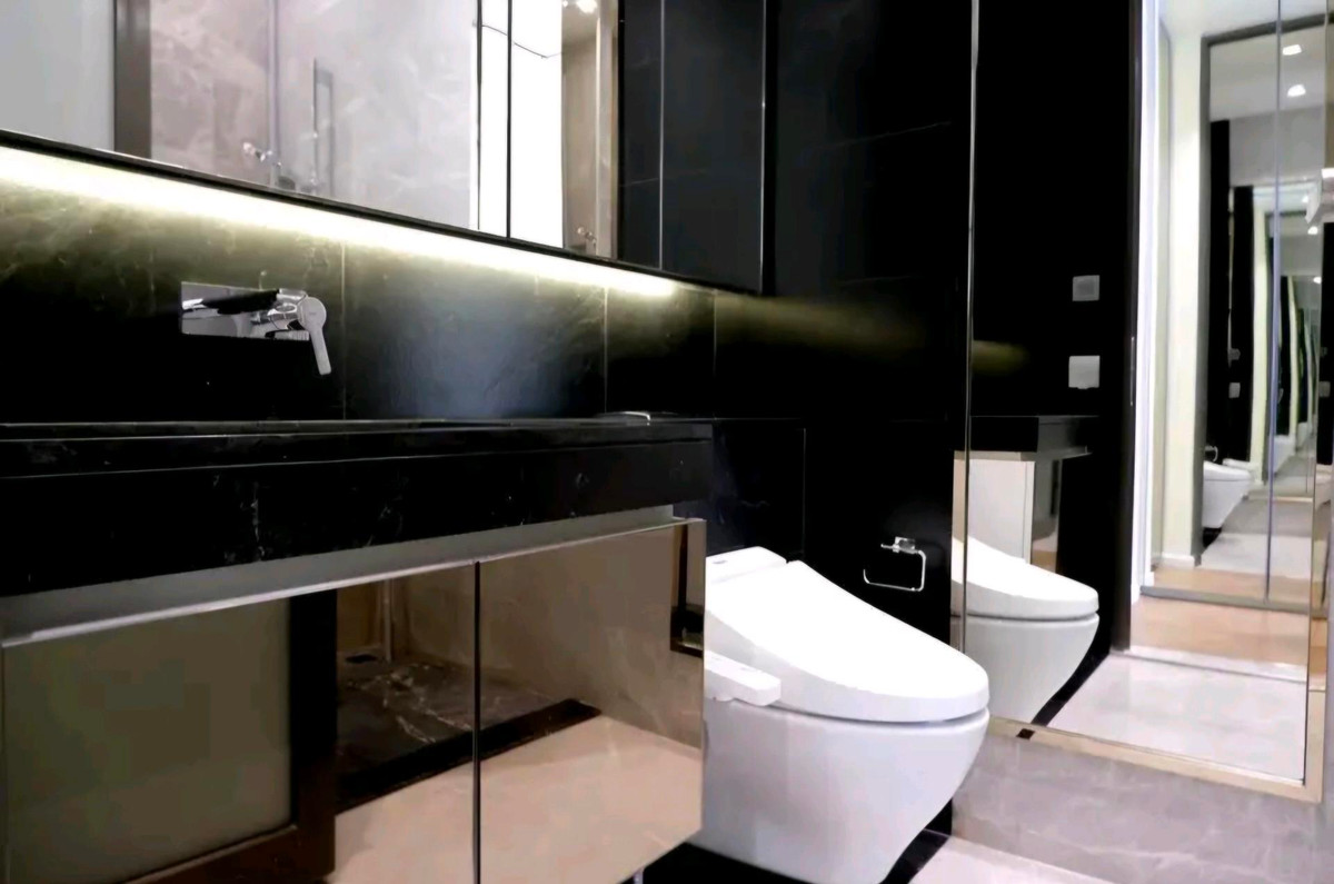 For RentCondoWitthayu, Chidlom, Langsuan, Ploenchit : For rent 28 Chidlom, brand new room with bathtub.