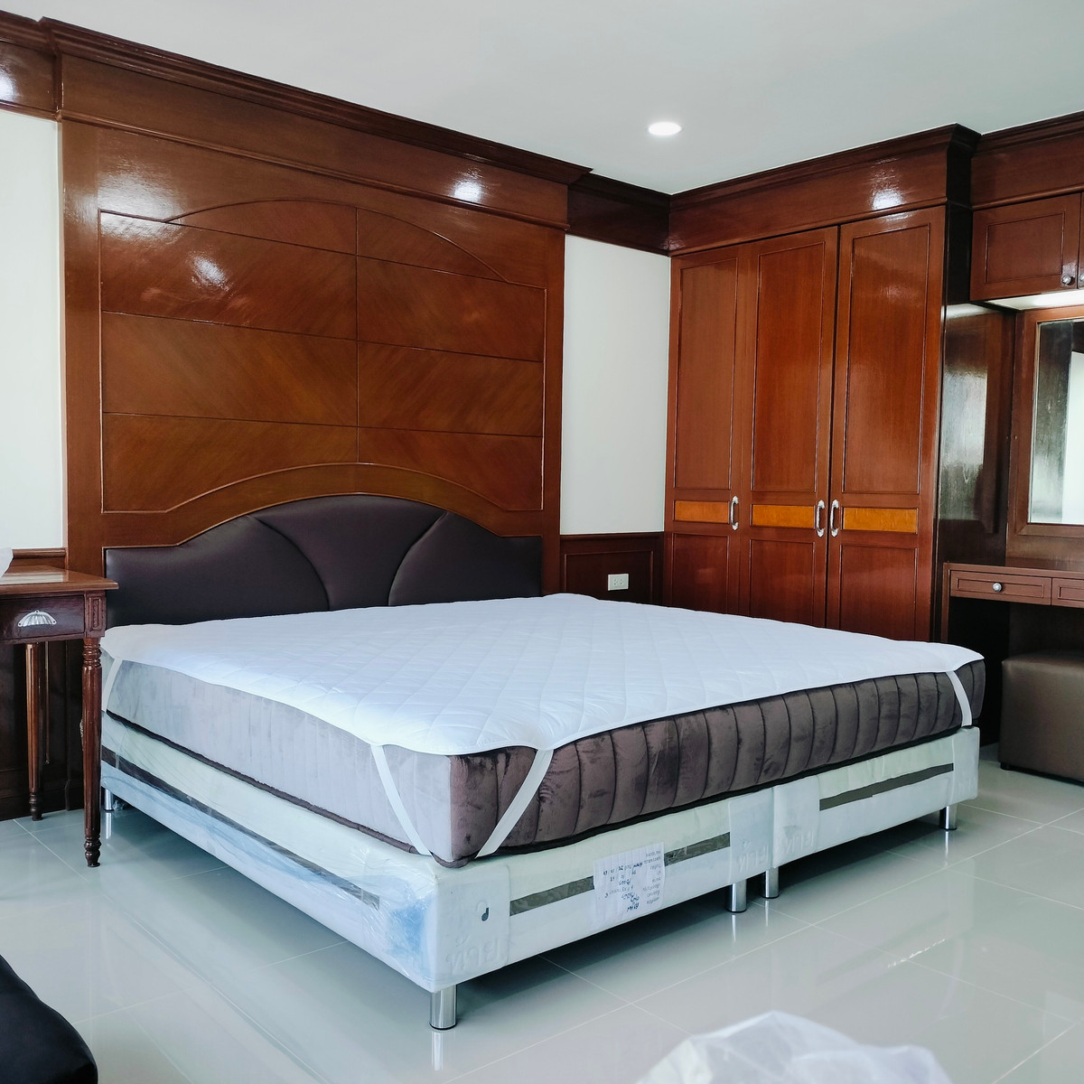 ให้เช่าคอนโดนานา : ให้เช่า! Sukhumvit Suite ใจกลางสุขุมวิท! สตูดิโอแต่งครบ ชั้น 15+ ใกล้ BTS นานา แค่ก้าวเดียว