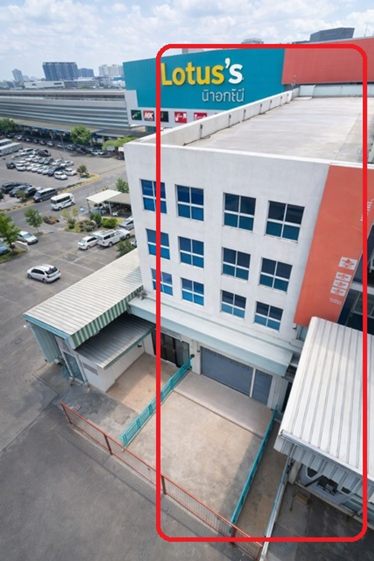 For RentShop HouseYothinpattana,CDC : The Mall Bangkapi 800m.MRT Lam Sali 900 m. Ladprao Road 117-121 Commercial building 3.5Storeys for r