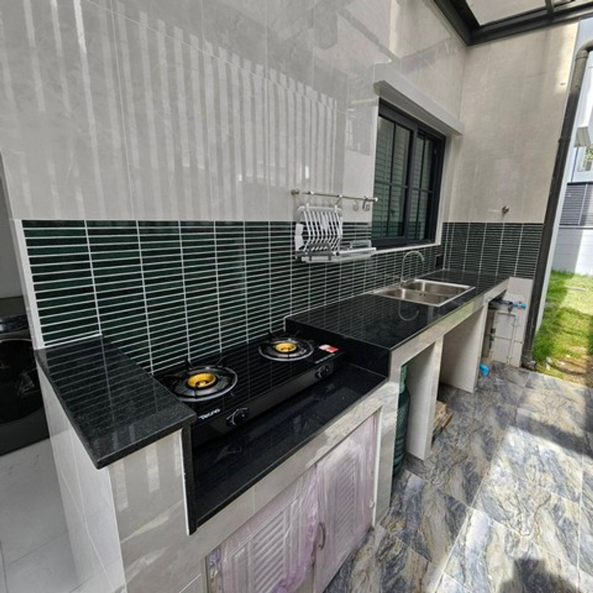 ให้เช่าบ้านบางนา แบริ่ง ลาซาล : HR3294หิ้วกระเป๋าเข้าอยู่ได้เลย! Centro Bangna บ้านเดี่ยว 300 ตร.ม. ฟรี WIFI + ดูแลสวน + กำจัดปลวกตลอดสัญญา