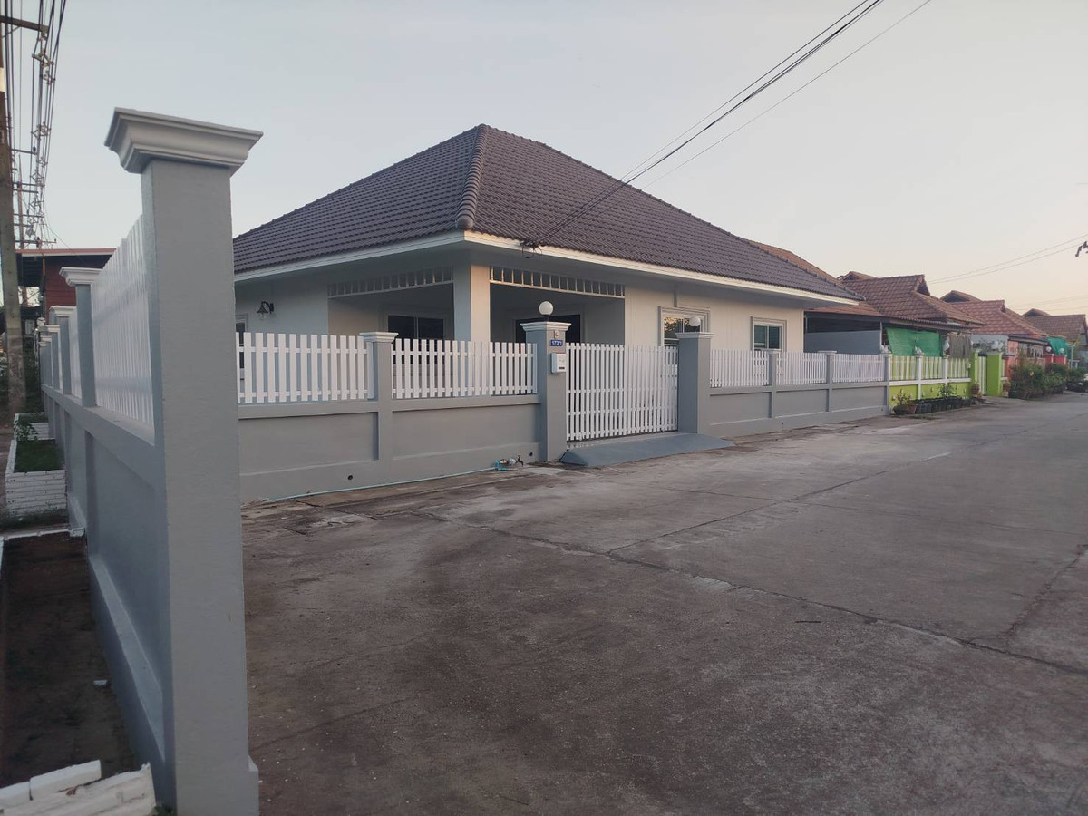 ขายบ้านพัทยา บางแสน ชลบุรี สัตหีบ : ขายบ้านเดี่ยว บางเสร่ 61 ตร.วา 3ห้องนอน 3ห้องน้ำ รีโนเวทแล้ว