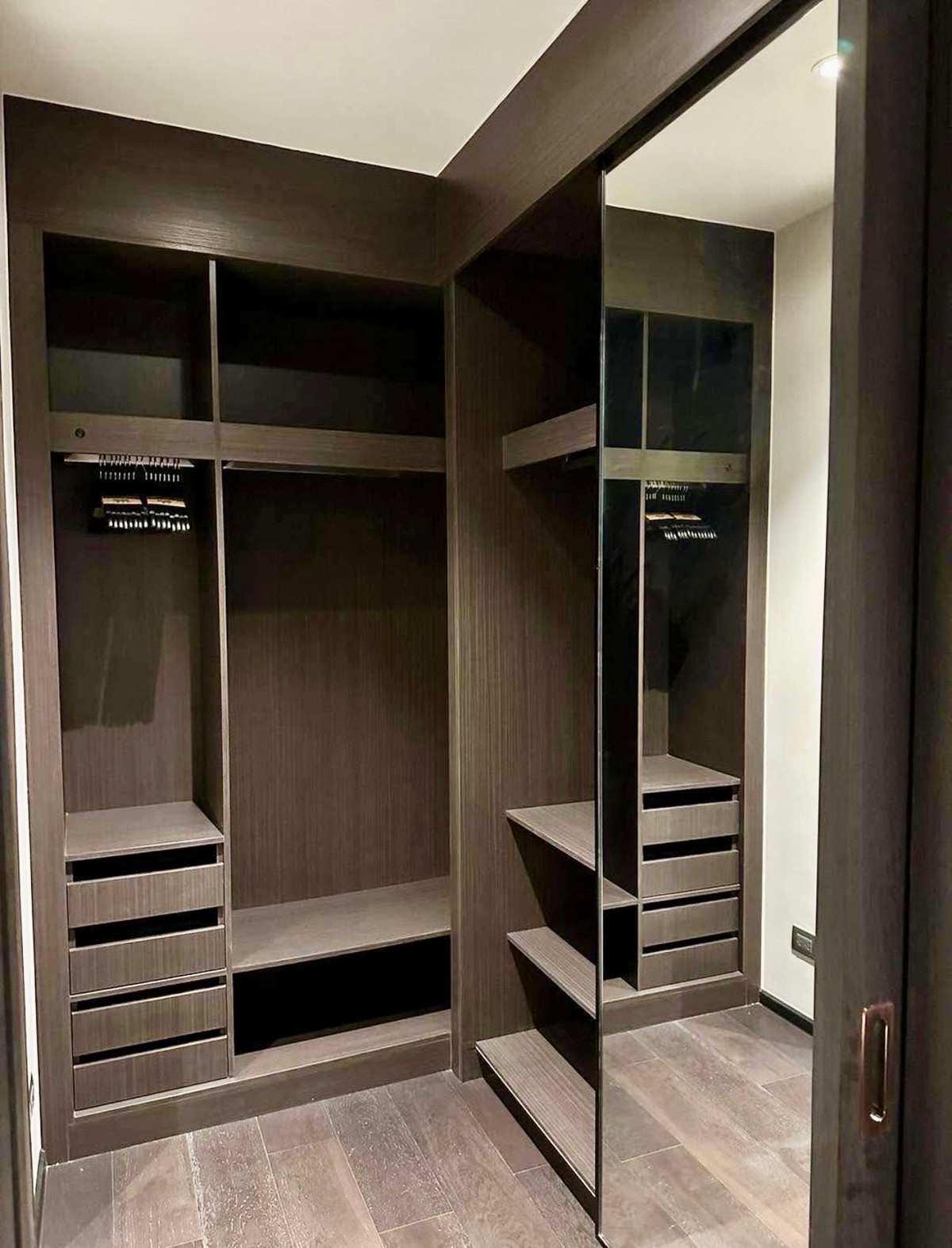 For RentCondoSukhumvit, Asoke, Thonglor : Condo Laviq Sukhumvit 57 near BTS Thonglor 3 bedroom 3 bathroom 115 sqm Ready to move in