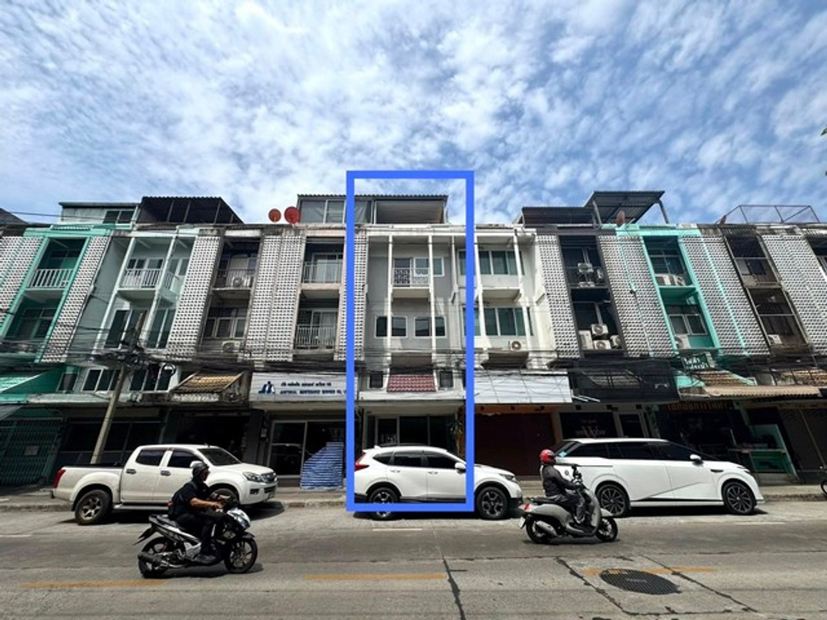 For RentShop HouseRatchadapisek, Huaikwang, Suttisan : HR3298 Shophouse for rent, completely renovated. Prime location near Mengjai intersection, beautiful, complete, ready to move in. Next to the main road Suitable for doing business, clinic, office or living.