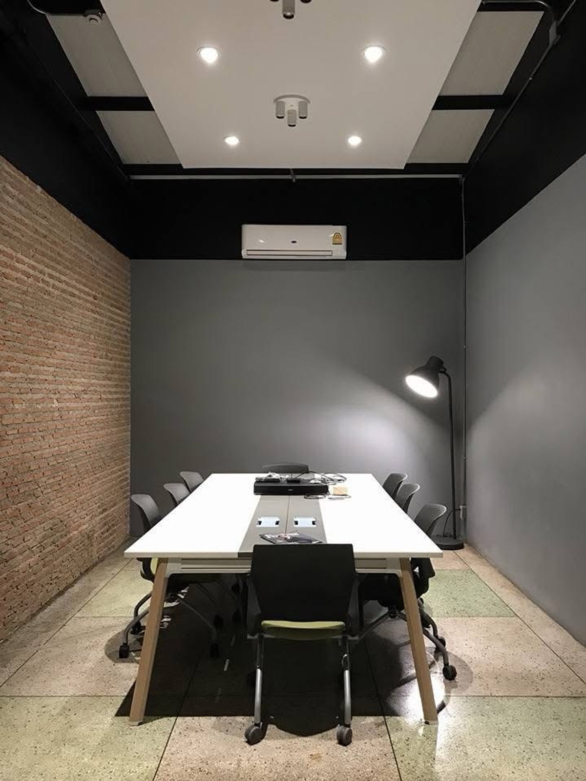 ให้เช่าสำนักงานสยาม จุฬา สามย่าน : ปล่อยเช่า ออฟฟิศ สำนักงาน 1,500 ตร.ม. SQ.M. ครีเอทีฟ @ จุฬา ถนนบรรทัดทอง MRT สามย่าน และ BTS สนามกีฬา ใกล้ สยาม พารากอน เดินทางสะดวก 