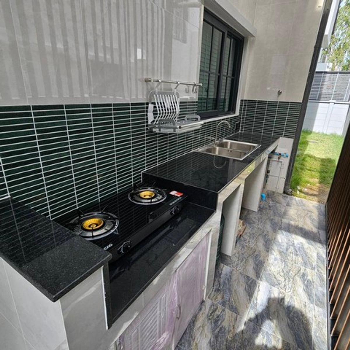 ให้เช่าบ้านบางนา แบริ่ง ลาซาล : HR3294หิ้วกระเป๋าเข้าอยู่ได้เลย! Centro Bangna บ้านเดี่ยว 300 ตร.ม. ฟรี WIFI + ดูแลสวน + กำจัดปลวกตลอดสัญญา