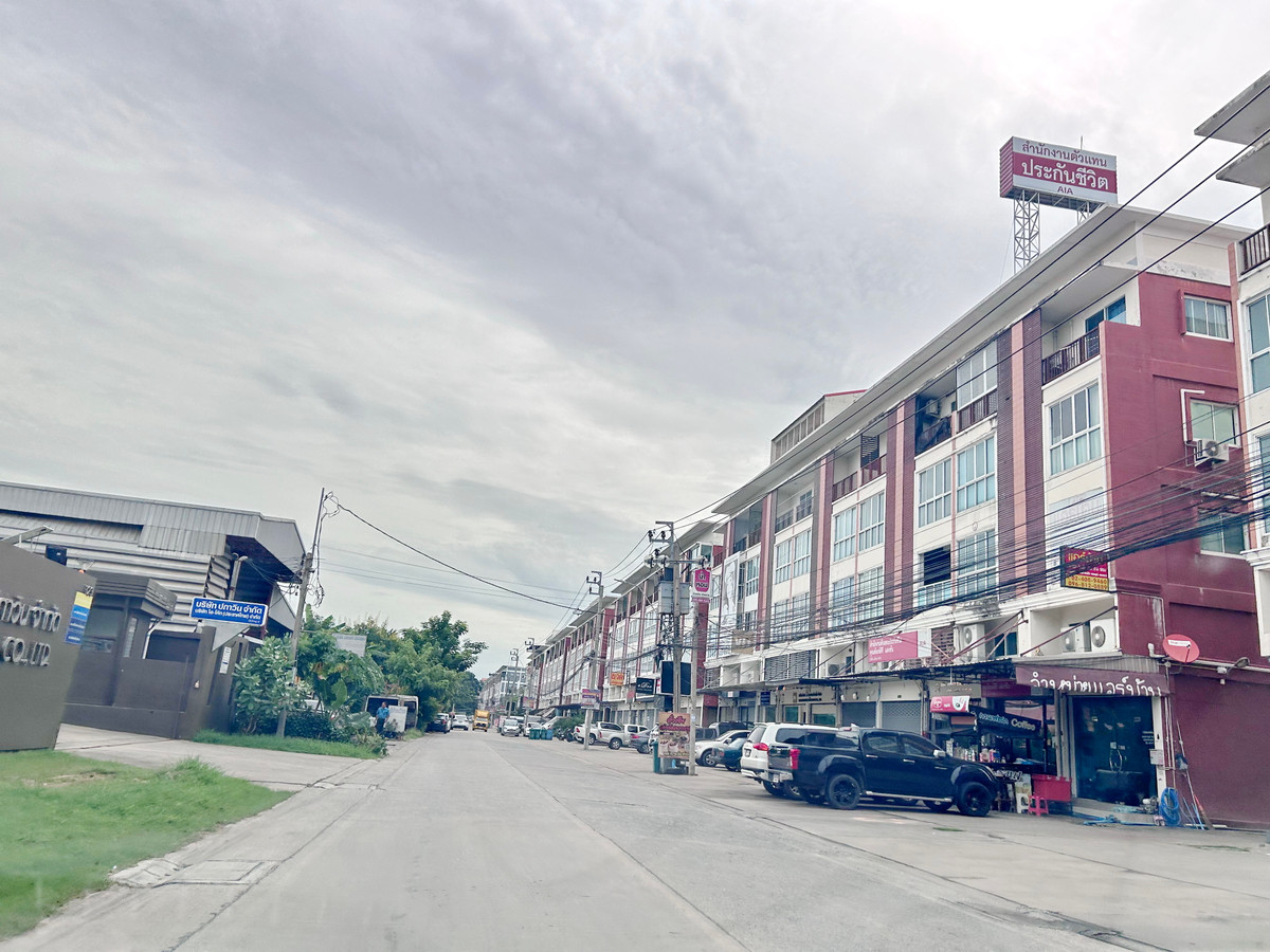For SaleHome OfficeRama5, Ratchapruek, Bangkruai : Commercial building ready to move in ***opposite Central Westville Department Store, call 093 296 2878