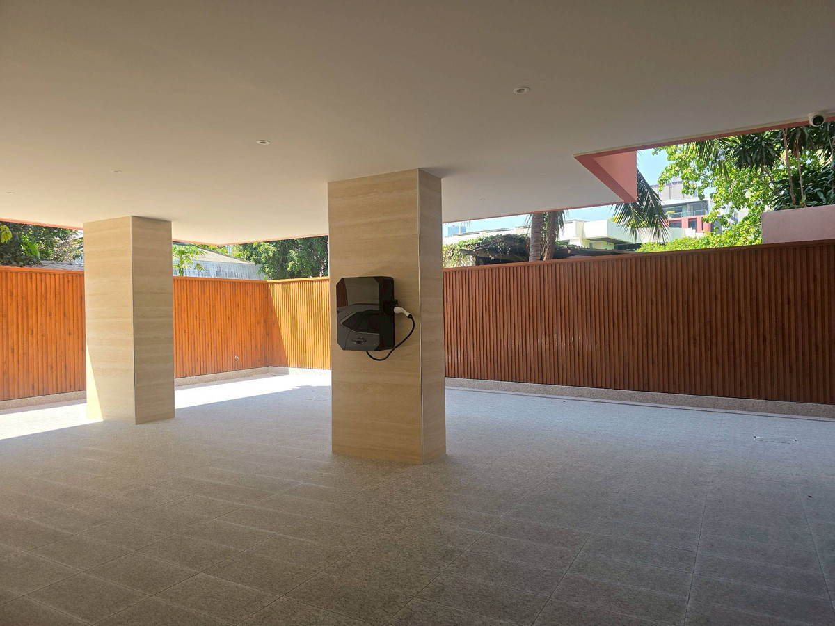 For RentSukhumvit, Asoke, Thonglor : LTH14677 – Private Residence for Rent | Brand New Private Residence Ekkamai | 250 sqm | 3 Bedrooms 3 Bathrooms | Luxury Pet Friendly Spacious Living Best Value | Near BTS Ekkamai | 150,000 THB/Month | Residential house for rent Brand New Private Residence