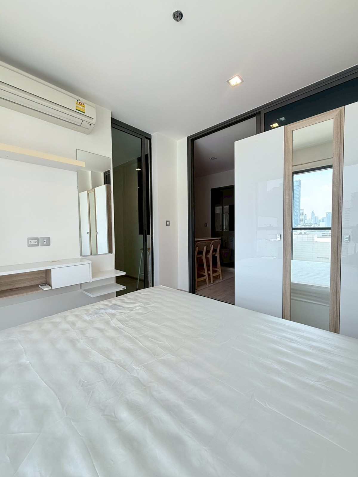 For RentCondoRatchathewi,Phayathai : Rare room ⭐️ for rent Rhythm Rangnam, size 35 sq m, price 25,000 baht/month ⭐️ near BTS monuments Location of medical personnel