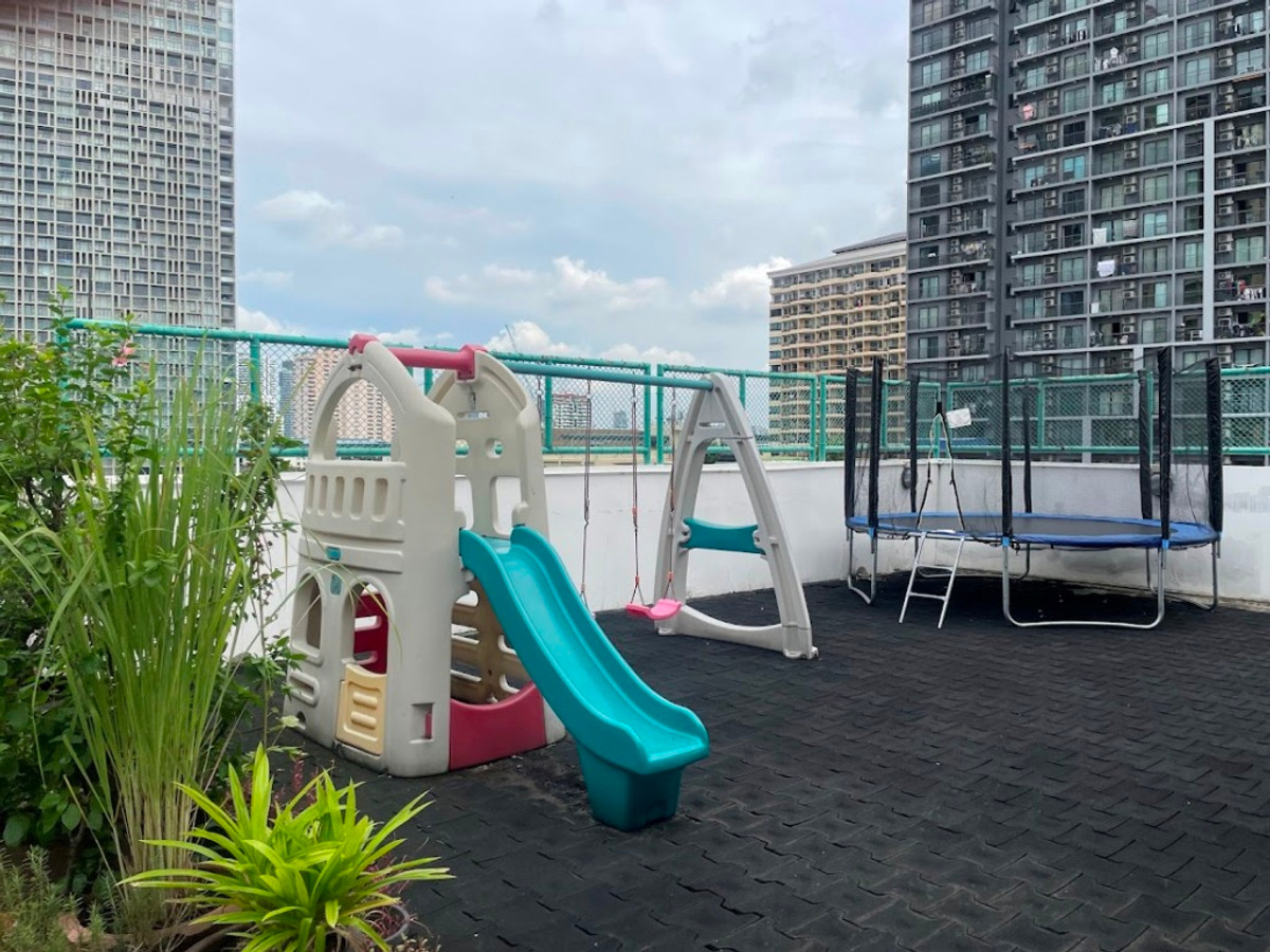 For SaleCondoSathorn, Narathiwat : Baan Pruksa Siri Suanplu Condo,  2nd Floor, Size 138 sqm, 3 bedrooms, 3 bathrooms  About 12-min walk to BTS Saladaeng