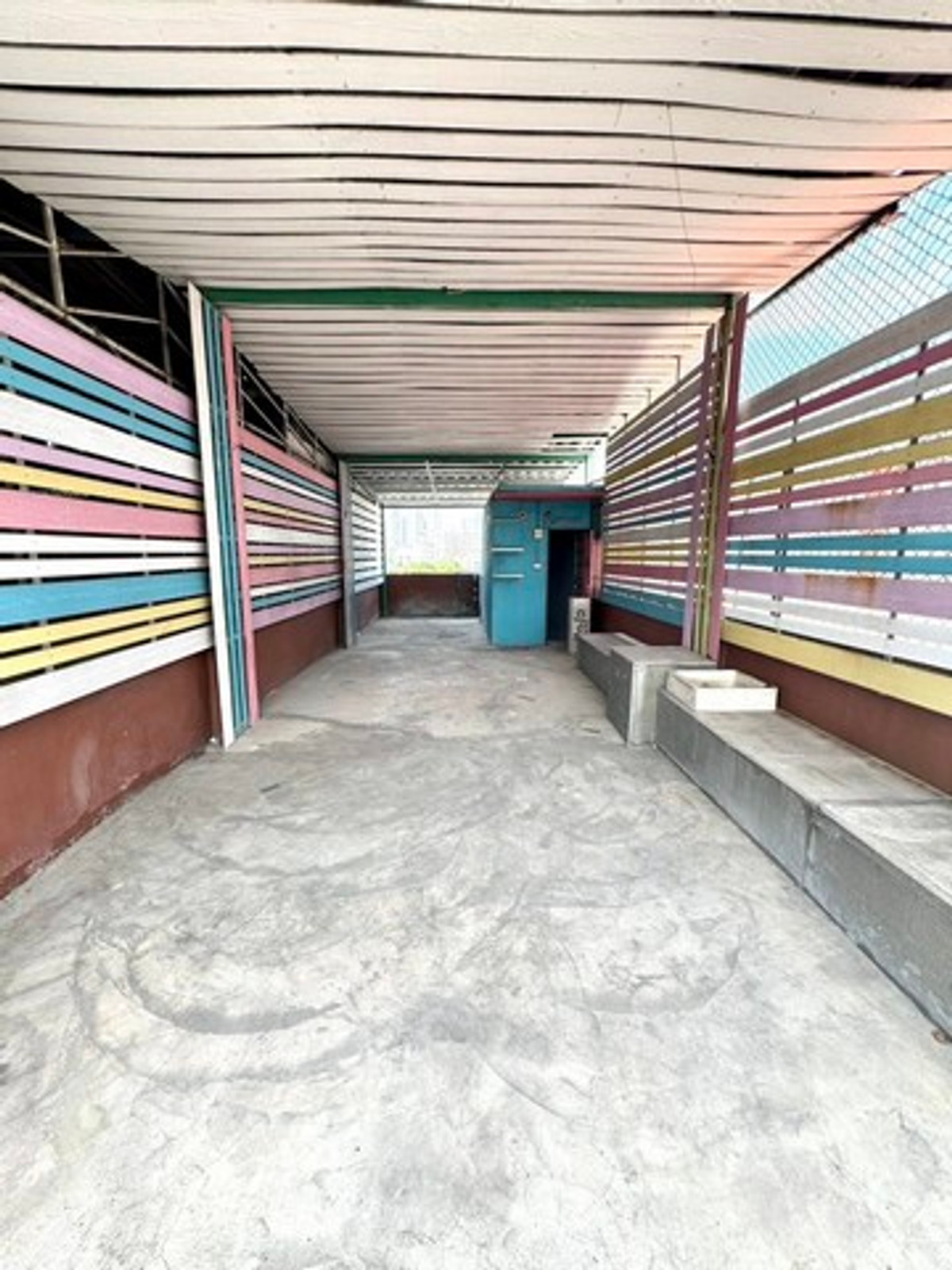 ให้เช่าอาคารพาณิชย์รัชดา ห้วยขวาง : HR3298ให้เช่าตึกแถวรีโนเวทใหม่ทั้งหลัง ทำเลทองใกล้สี่แยกเหม่งจ๋าย สวย ครบ พร้อมเข้าอยู่ ติดริมถนนใหญ่ เหมาะทั้งทำธุรกิจ คลินิก ออฟฟิศ หรืออยู่อาศัย