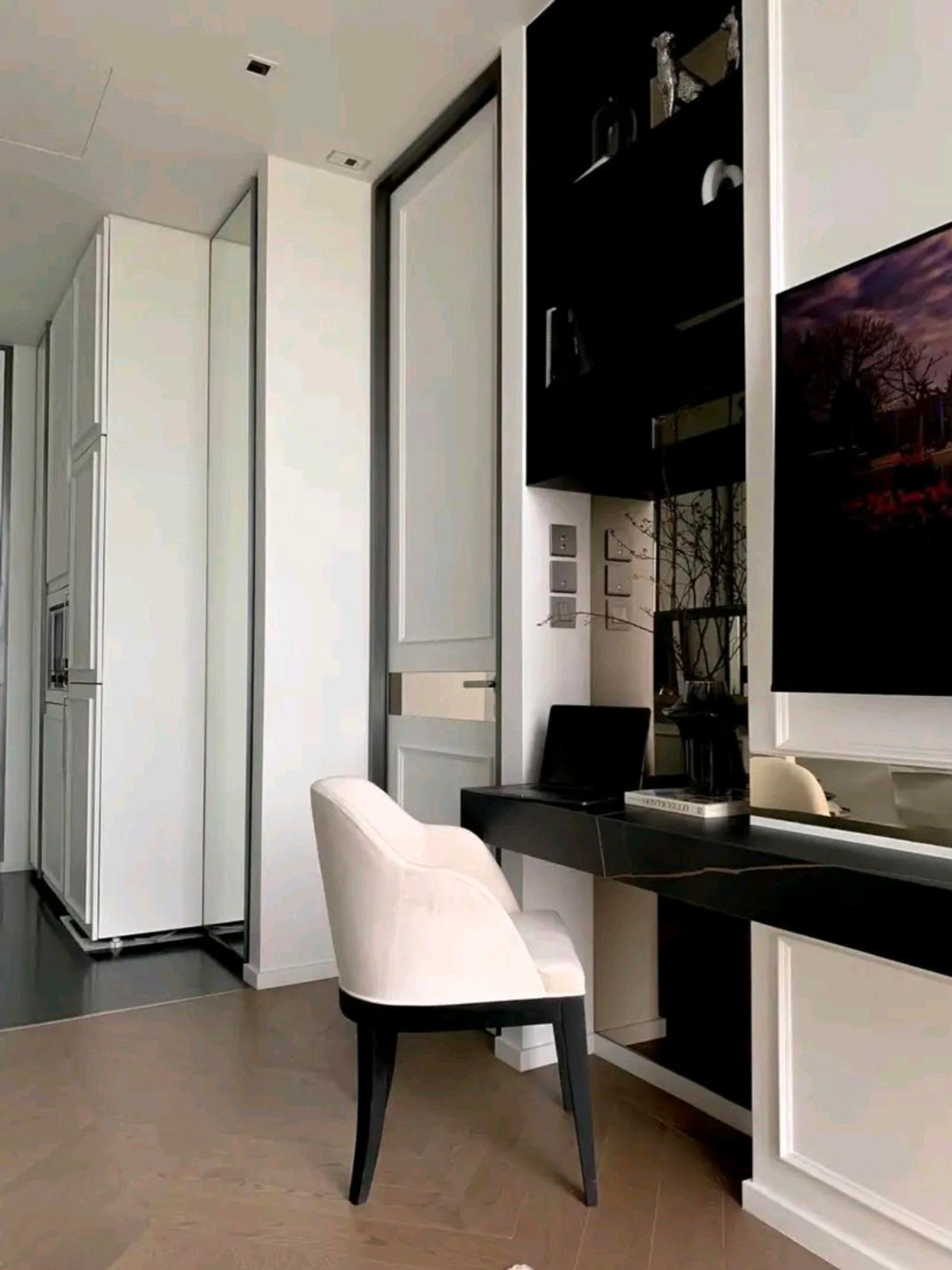 For RentCondoWitthayu, Chidlom, Langsuan, Ploenchit : For rent 28 Chidlom, brand new room with bathtub.