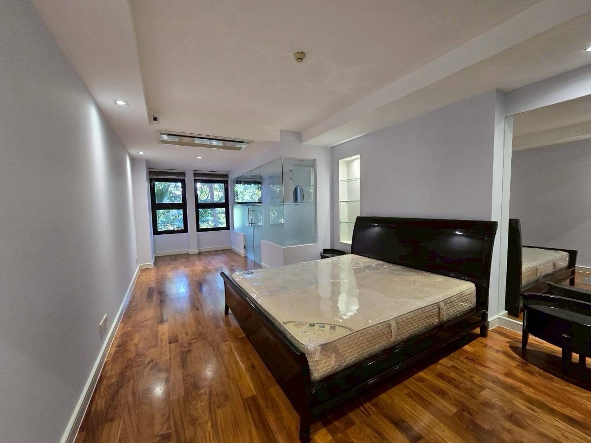 For RentCondoSathorn, Narathiwat : Condo for rent: Supreme Residence, 3 bedrooms, 400 sq m, largest room in the project. With private garden