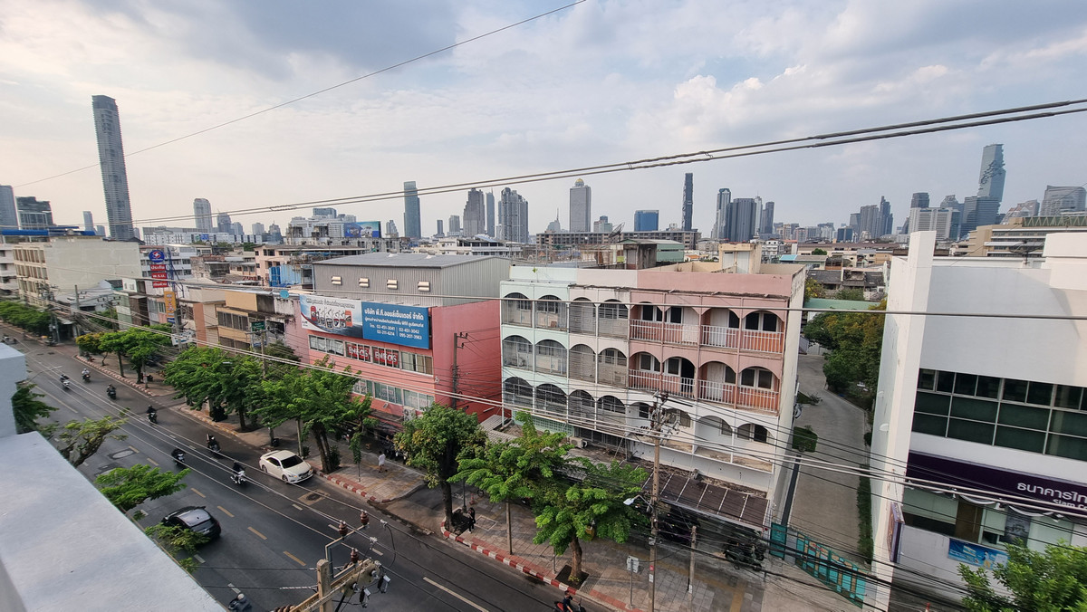 ขายอาคารพาณิชย์สาทร นราธิวาส : ขายด่วน ตึกแถว 4 ชั้น ทำเลสาทร – ถนนจันทน์ สะพาน 2 อาคารสภาพดี พร้อมเข้าอยู่ หรือทำธุรกิจได้ทันที