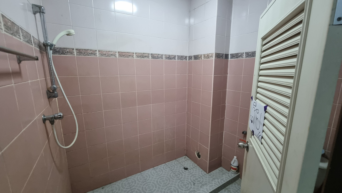 ขายอาคารพาณิชย์สาทร นราธิวาส : ขายด่วน ตึกแถว 4 ชั้น ทำเลสาทร – ถนนจันทน์ สะพาน 2 อาคารสภาพดี พร้อมเข้าอยู่ หรือทำธุรกิจได้ทันที