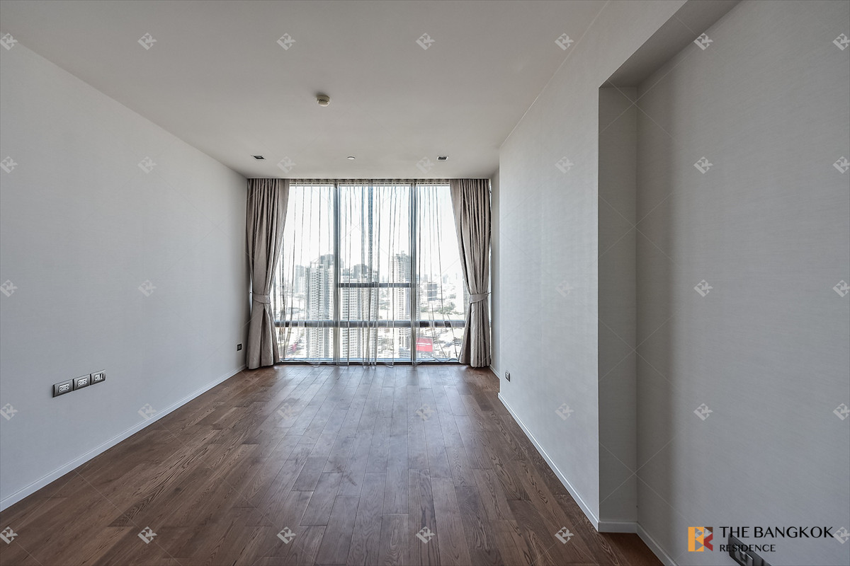 ขายคอนโดสาทร นราธิวาส : 🏙️ High-Floor Luxury Living - The Bangkok Sathorn near BTS Surasak