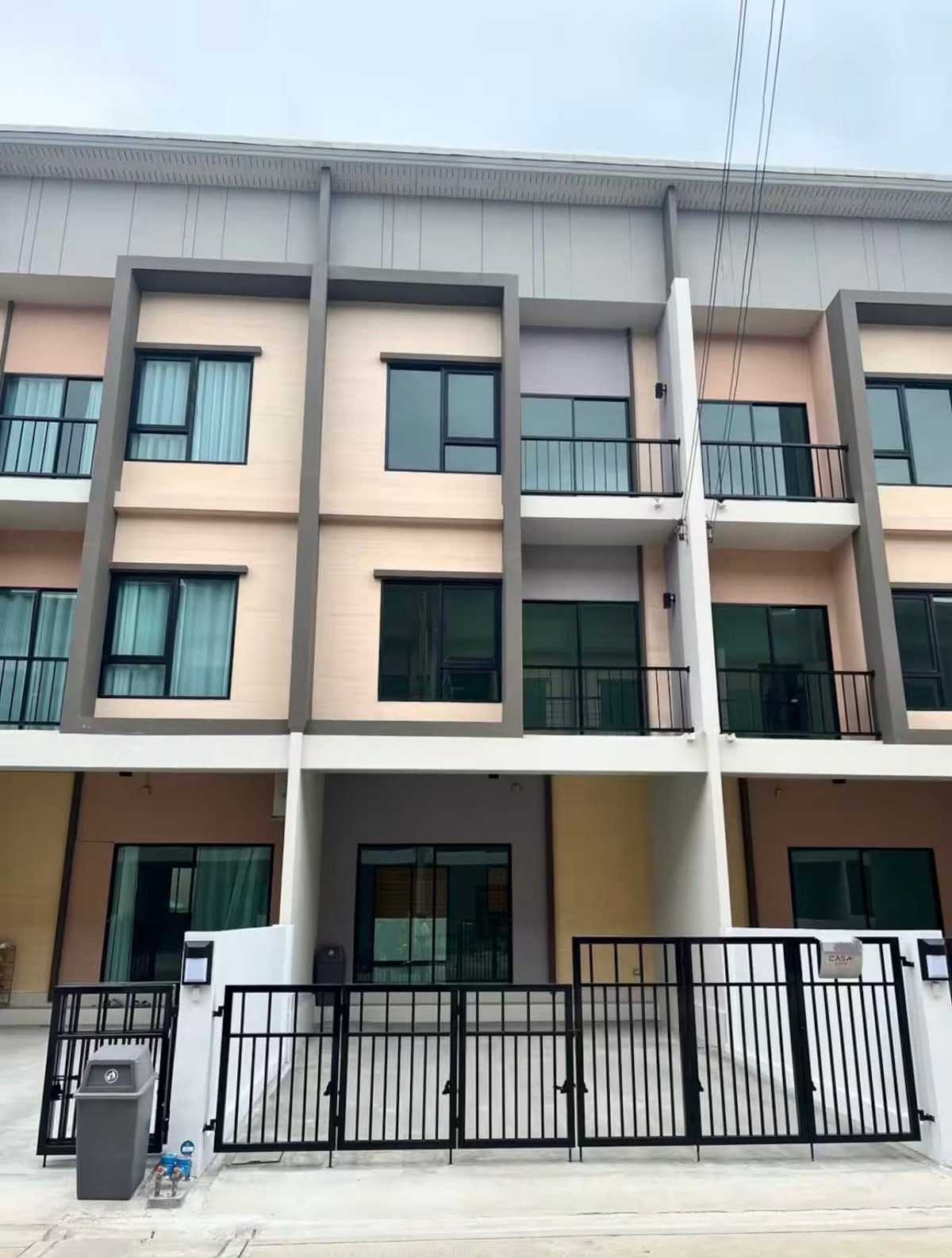 ให้เช่าทาวน์โฮมสมุทรปราการ สำโรง : ให้เช่าทาวน์โฮม คาซ่า ซิตี้ สุขุมวิท ใกล้รถไฟฟ้า BTS ศรีนครินทร์ 900ม. และใกล้โรบินสัน สมุทรปราการ