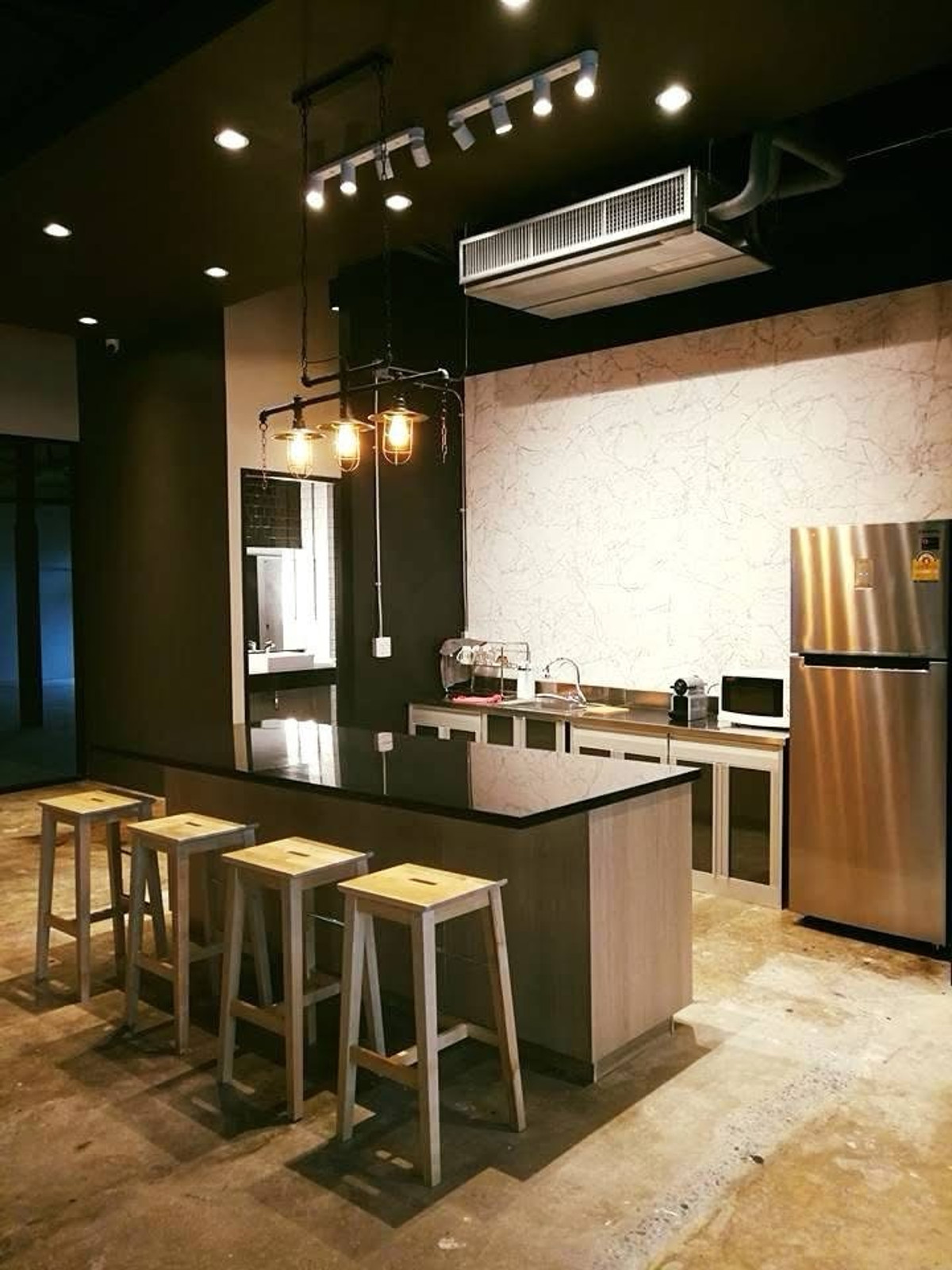 ให้เช่าสำนักงานสยาม จุฬา สามย่าน : ปล่อยเช่า ออฟฟิศ สำนักงาน 1,500 ตร.ม. SQ.M. ครีเอทีฟ @ จุฬา ถนนบรรทัดทอง MRT สามย่าน และ BTS สนามกีฬา ใกล้ สยาม พารากอน เดินทางสะดวก 