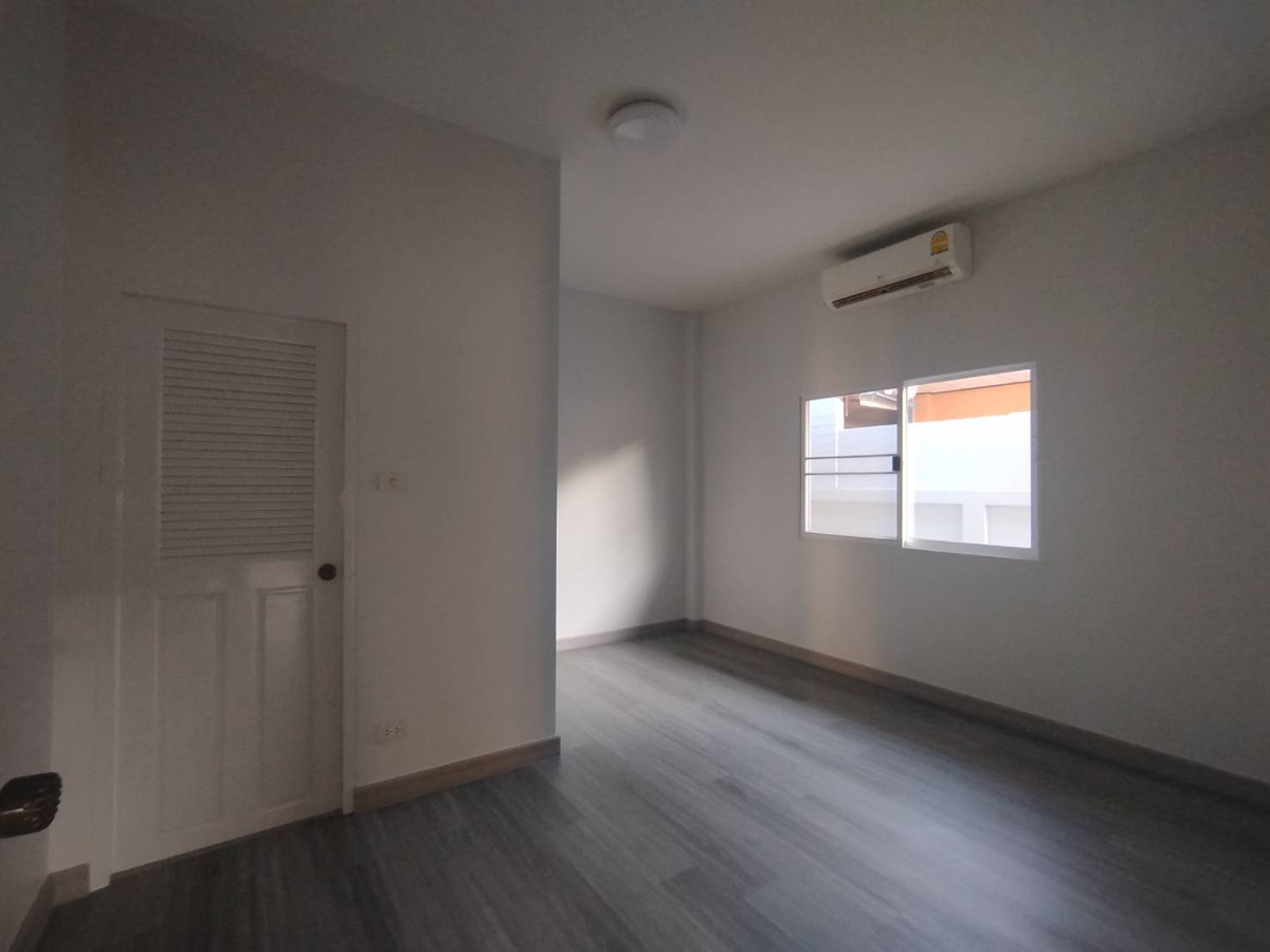 ขายบ้านพัทยา บางแสน ชลบุรี สัตหีบ : ขายบ้านเดี่ยว บางเสร่ 61 ตร.วา 3ห้องนอน 3ห้องน้ำ รีโนเวทแล้ว