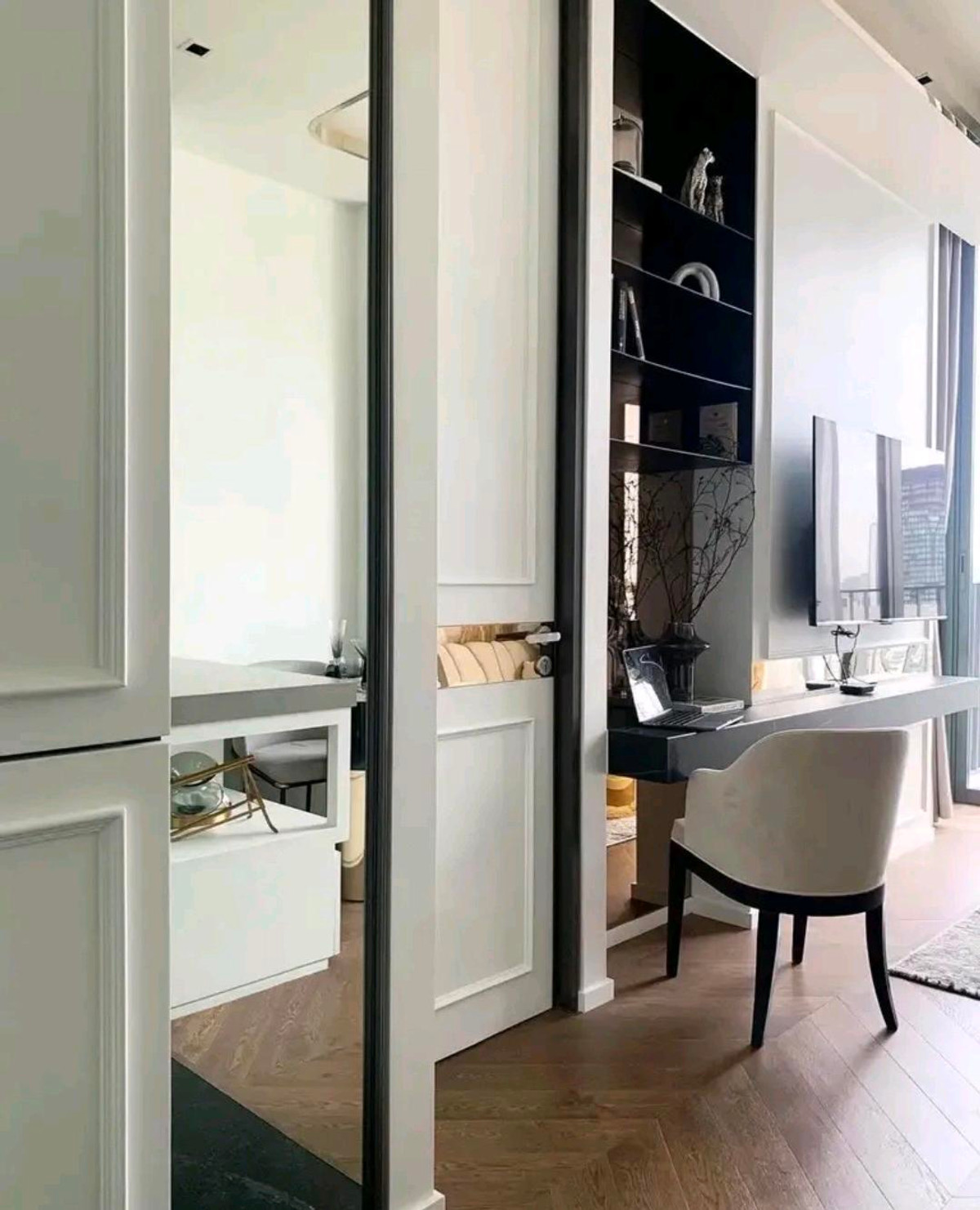 For RentCondoWitthayu, Chidlom, Langsuan, Ploenchit : For rent 28 Chidlom, brand new room with bathtub.