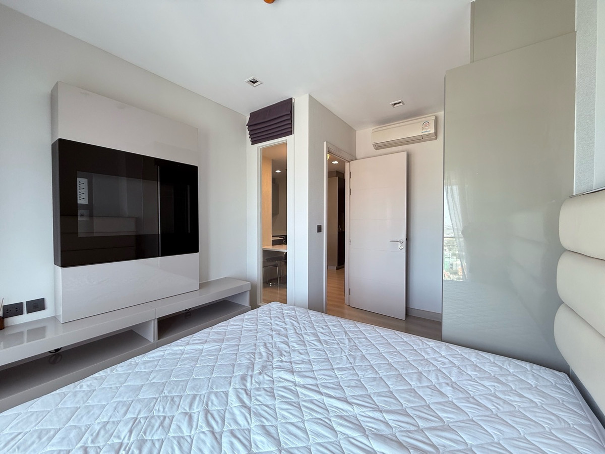 For SaleCondoSapankwai,Jatujak : For sale: The signature by urbano 2 bed 1 bath, newly renovated room, high floor Tel.098-9655699