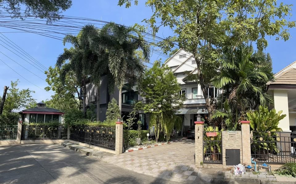 For SaleHousePattanakan, Srinakarin : Baan Pattanalarn for sale! 🎉 3 building 5 bedroom 500 sq.m fully furnished good structure near Punya Village 