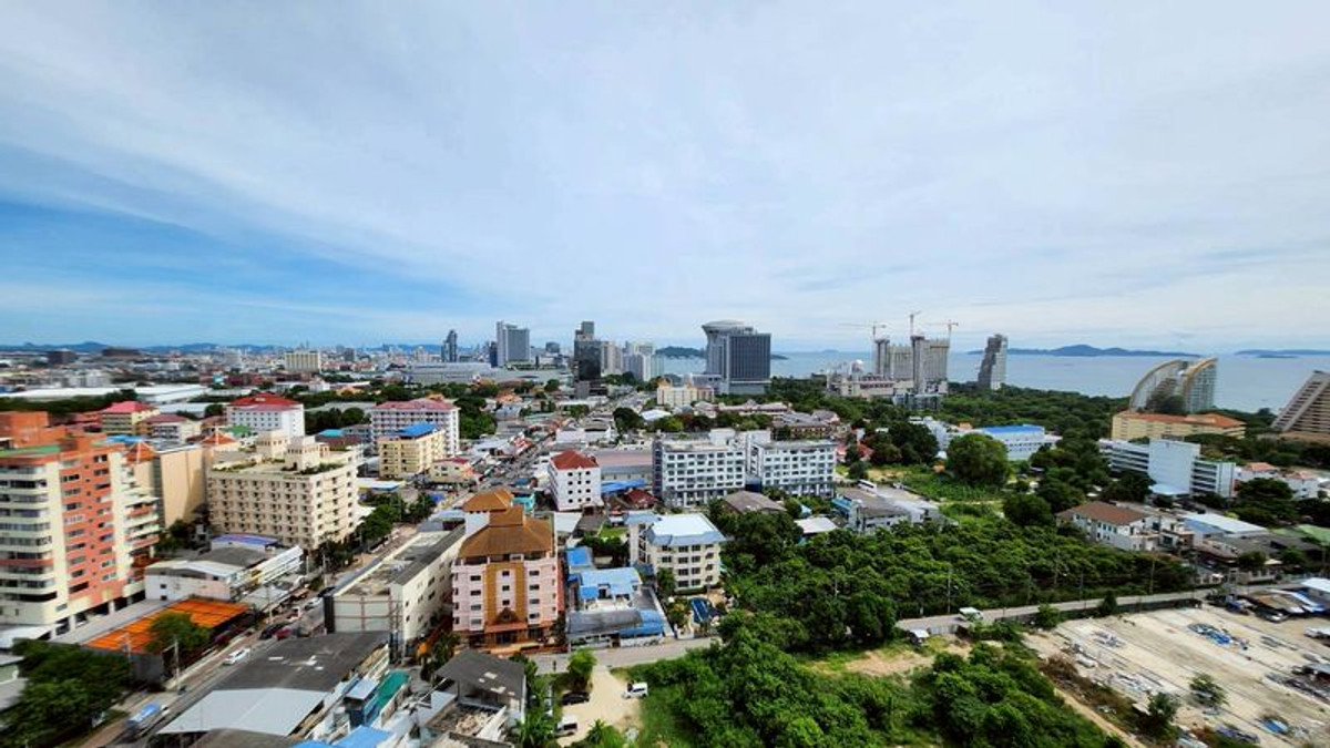 For SaleCondoPattaya, Bangsaen, Chonburi : ***Good price, Very good location*** Condo for sale LPN Na Kluea-Wong Amat. Next to Pattaya-Naklua Road, 2 bedrooms, 2 bathrooms, size 65 sq m., 1 kitchen, 1 living room, 20th floor (4.4 million baht) --- Agent Top 084-8751655