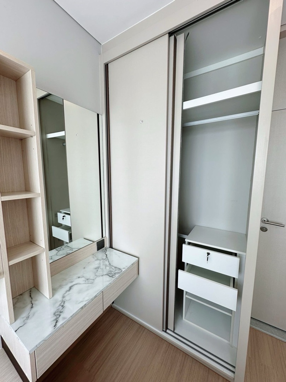 ให้เช่าคอนโดพระราม 9 เพชรบุรีตัดใหม่ RCA : #Z4946💥 110369🔥ให้เช่าคอนโด Lumpini Suite Phetchaburi - Makkasan (รหัสเดิม S2793)