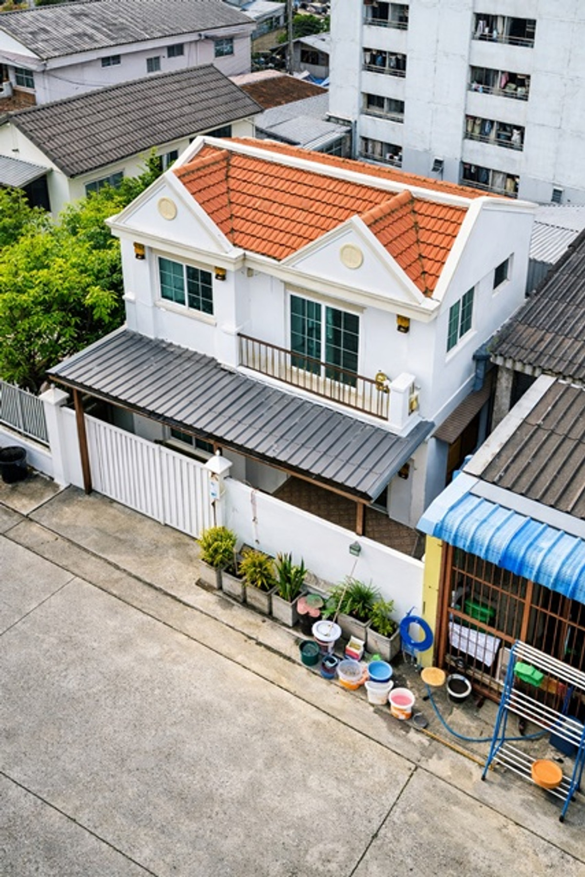 For RentHouseYothinpattana,CDC : near MRT and The Mall Bangkapi 400m. Detach house 4-bed 2-bath 50sq.wa.200sq.m. 19,998 B-M. Locate