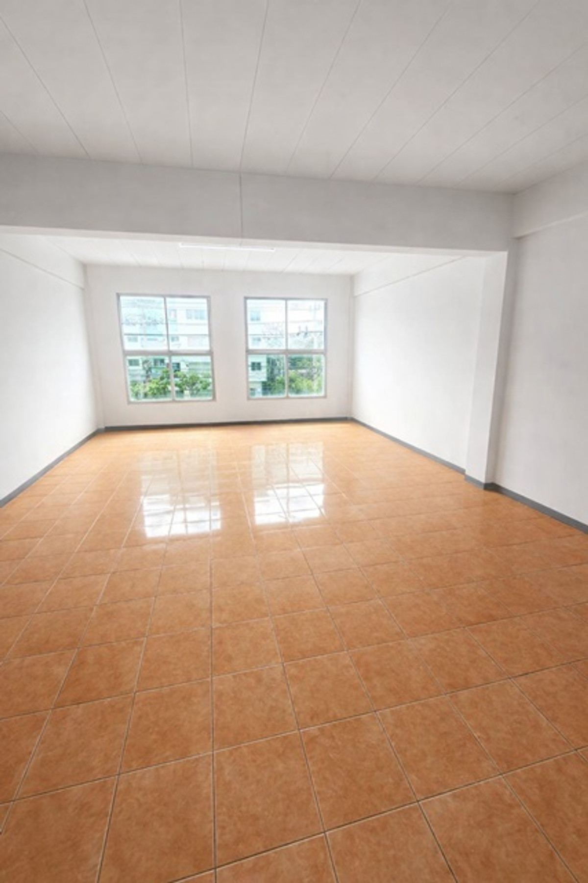 For RentShop HouseYothinpattana,CDC : The Mall Bangkapi 800m.MRT Lam Sali 900 m. Ladprao Road 117-121 Commercial building 3.5Storeys for r