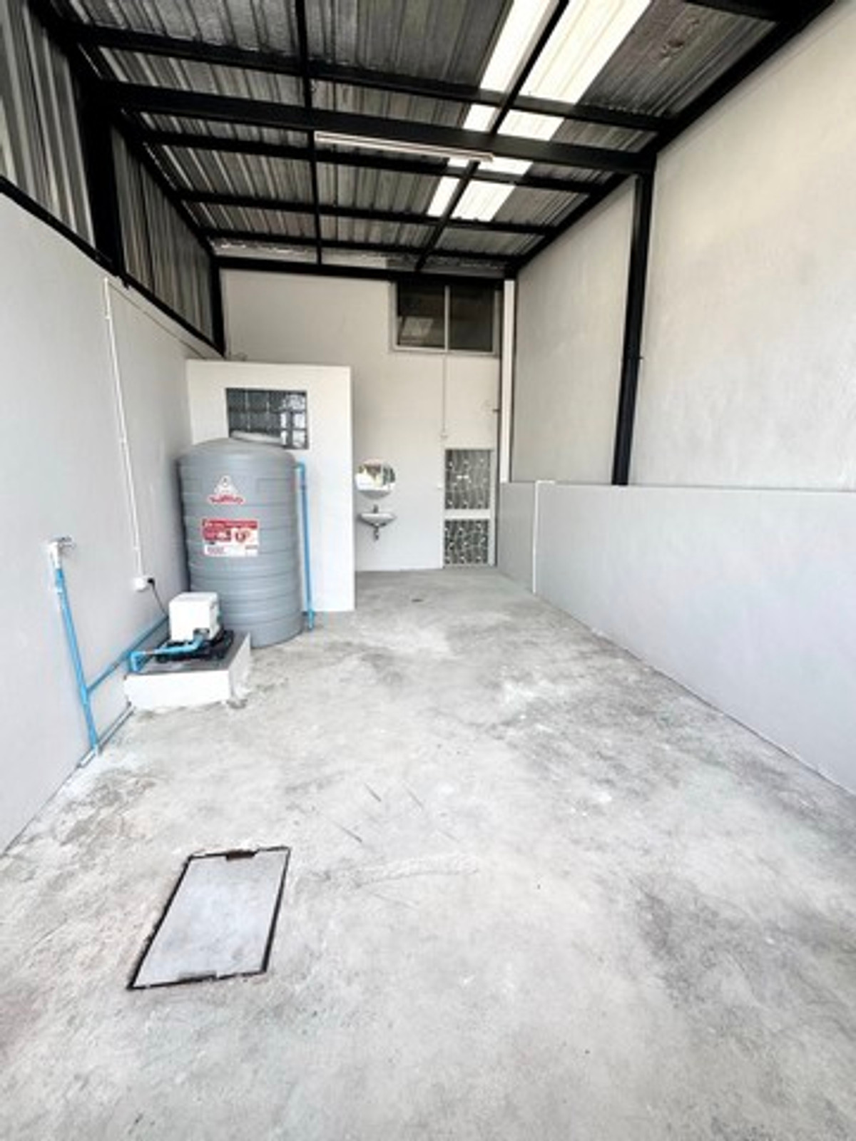 ให้เช่าอาคารพาณิชย์รัชดา ห้วยขวาง : HR3298ให้เช่าตึกแถวรีโนเวทใหม่ทั้งหลัง ทำเลทองใกล้สี่แยกเหม่งจ๋าย สวย ครบ พร้อมเข้าอยู่ ติดริมถนนใหญ่ เหมาะทั้งทำธุรกิจ คลินิก ออฟฟิศ หรืออยู่อาศัย