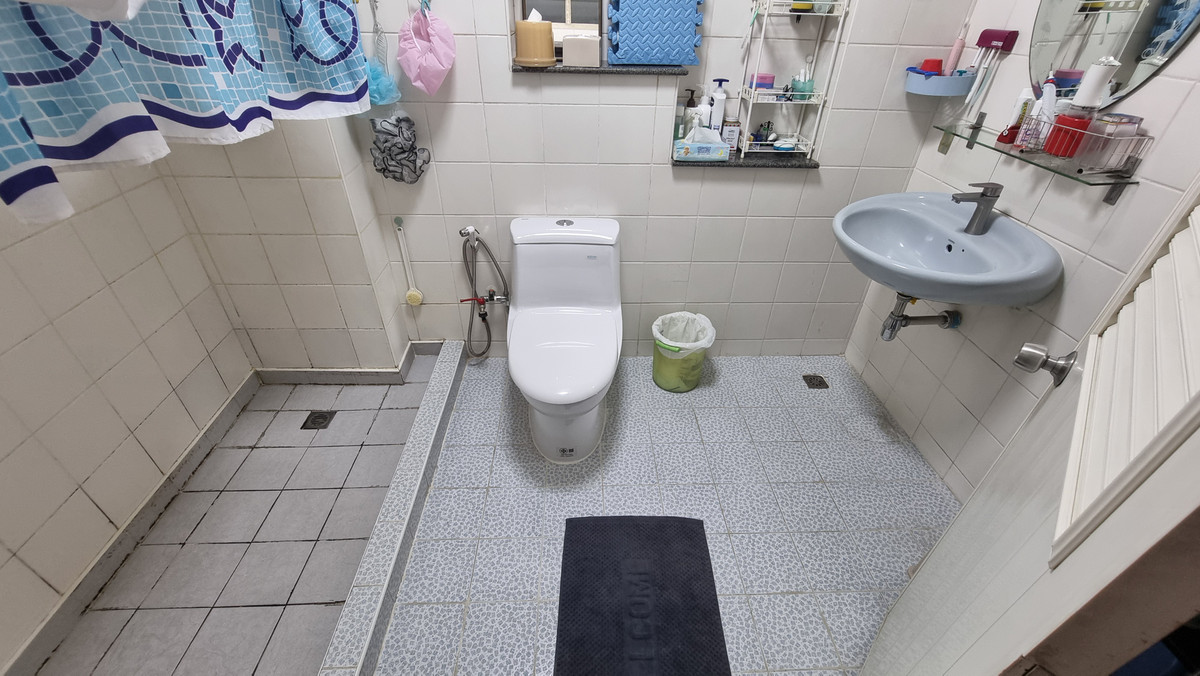 ขายอาคารพาณิชย์สาทร นราธิวาส : ขายด่วน ตึกแถว 4 ชั้น ทำเลสาทร – ถนนจันทน์ สะพาน 2 อาคารสภาพดี พร้อมเข้าอยู่ หรือทำธุรกิจได้ทันที