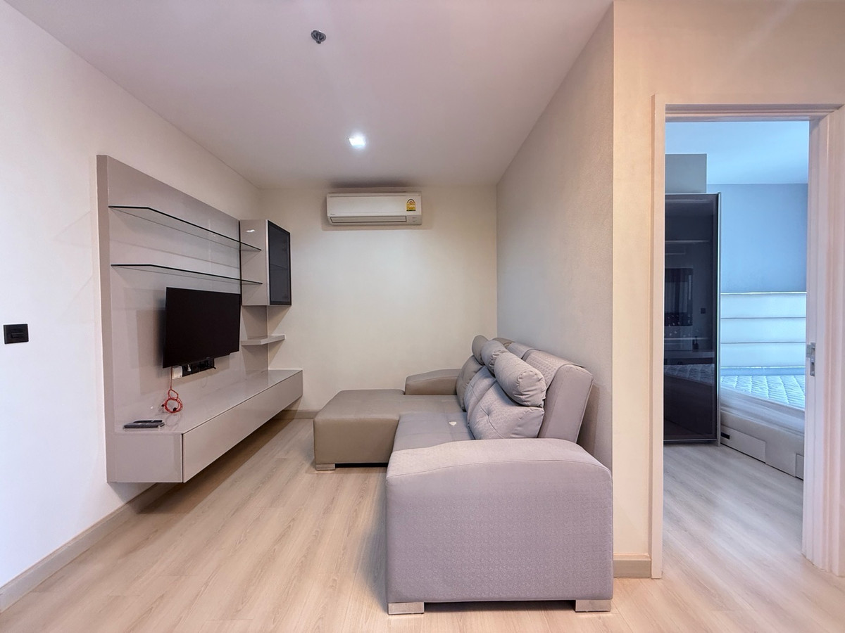 For RentCondoSapankwai,Jatujak : For rent: The signature by urbano 2 bed 1 bath, high floor, ready to move in. Contact 098-9655699.