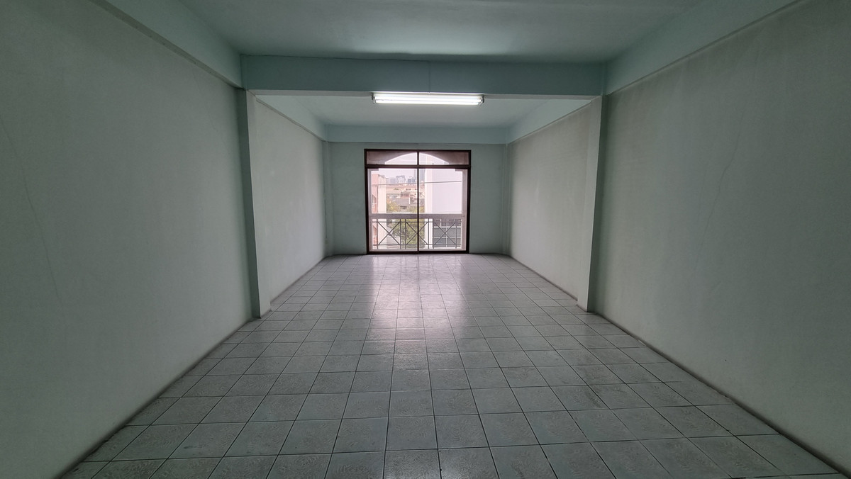 ขายอาคารพาณิชย์สาทร นราธิวาส : ขายด่วน ตึกแถว 4 ชั้น ทำเลสาทร – ถนนจันทน์ สะพาน 2 อาคารสภาพดี พร้อมเข้าอยู่ หรือทำธุรกิจได้ทันที