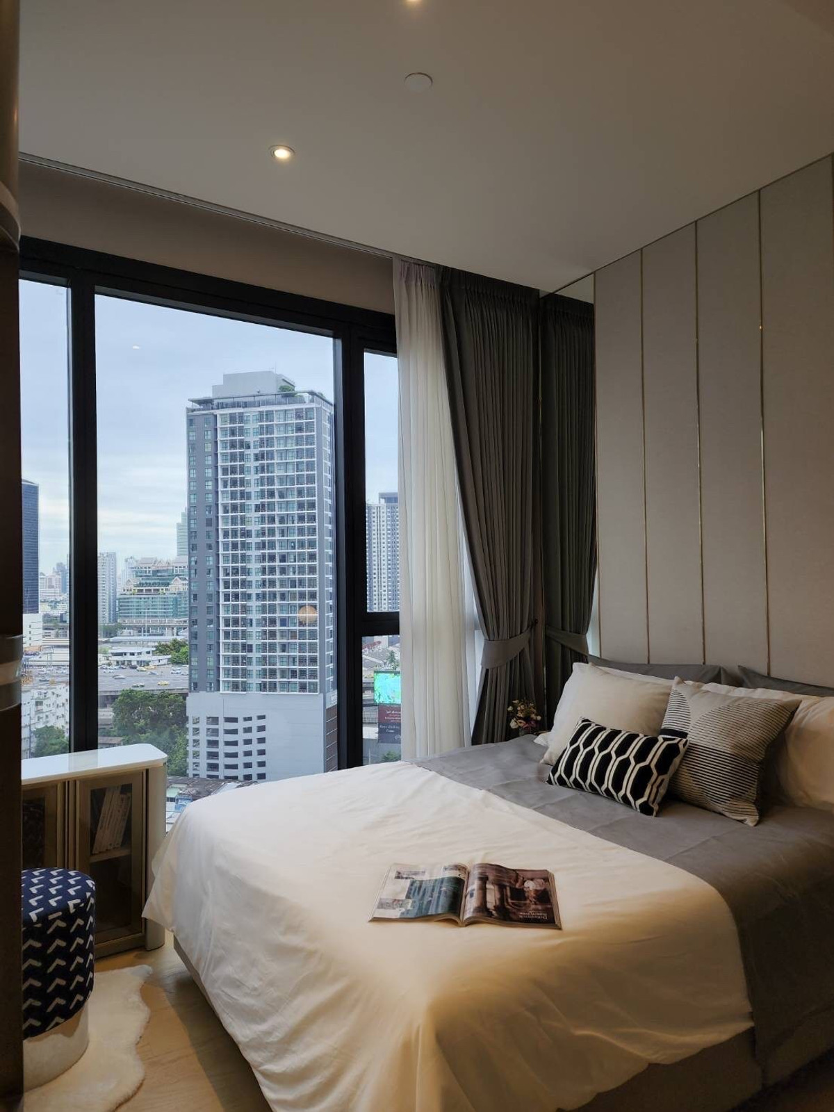 ให้เช่าคอนโดพระราม 9 เพชรบุรีตัดใหม่ RCA : ให้เช่า Ashton Asoke - Rama 9 ห้องสวยสภาพนางฟ้า! เฟอร์นิเจอร์ครบจบที่เดียว 2 นอน 66 ตรม. พร้อมเข้าอยู่