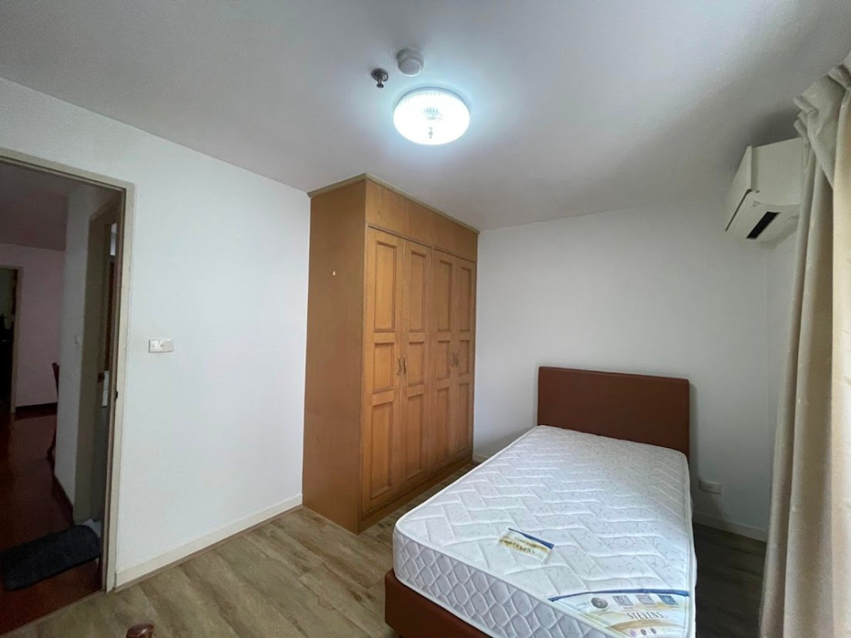 For SaleCondoSathorn, Narathiwat : Baan Pruksa Siri Suanplu Condo,  2nd Floor, Size 138 sqm, 3 bedrooms, 3 bathrooms  About 12-min walk to BTS Saladaeng