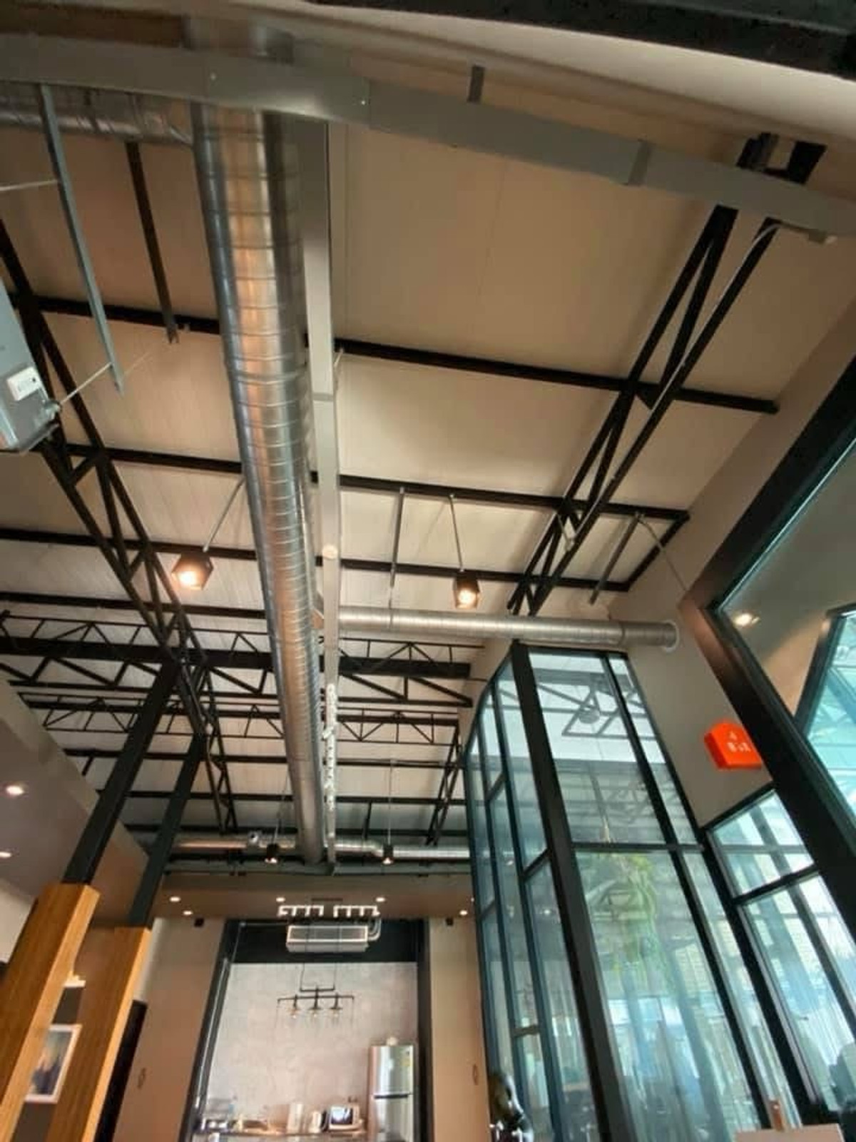 ให้เช่าสำนักงานสยาม จุฬา สามย่าน : ปล่อยเช่า ออฟฟิศ สำนักงาน 1,500 ตร.ม. SQ.M. ครีเอทีฟ @ จุฬา ถนนบรรทัดทอง MRT สามย่าน และ BTS สนามกีฬา ใกล้ สยาม พารากอน เดินทางสะดวก 