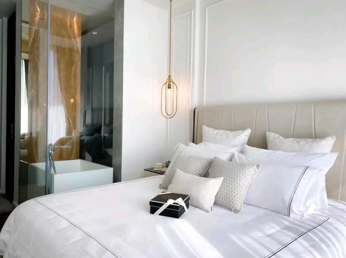 For RentCondoWitthayu, Chidlom, Langsuan, Ploenchit : For rent 28 Chidlom, brand new room with bathtub.