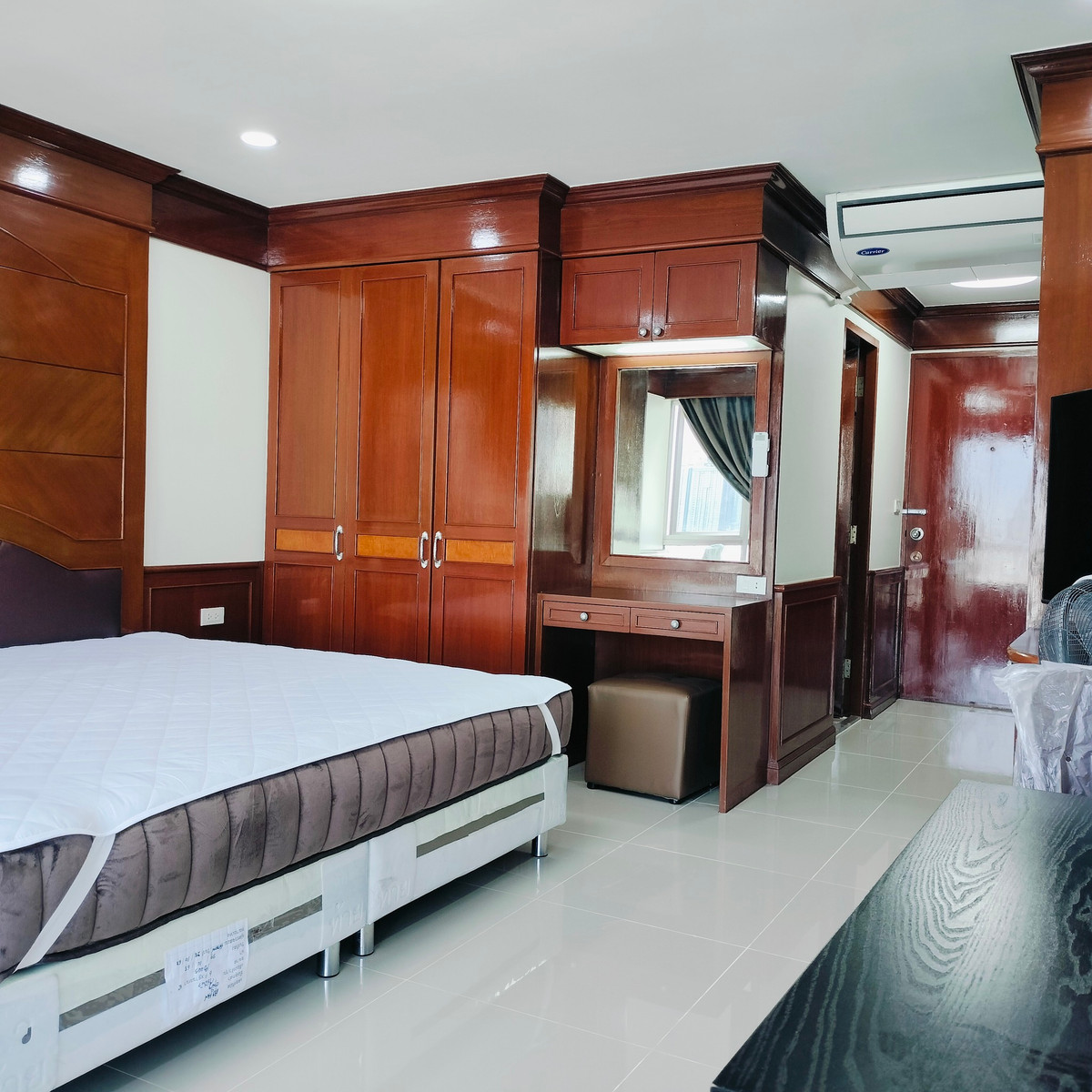 ให้เช่าคอนโดนานา : ให้เช่า! Sukhumvit Suite ใจกลางสุขุมวิท! สตูดิโอแต่งครบ ชั้น 15+ ใกล้ BTS นานา แค่ก้าวเดียว