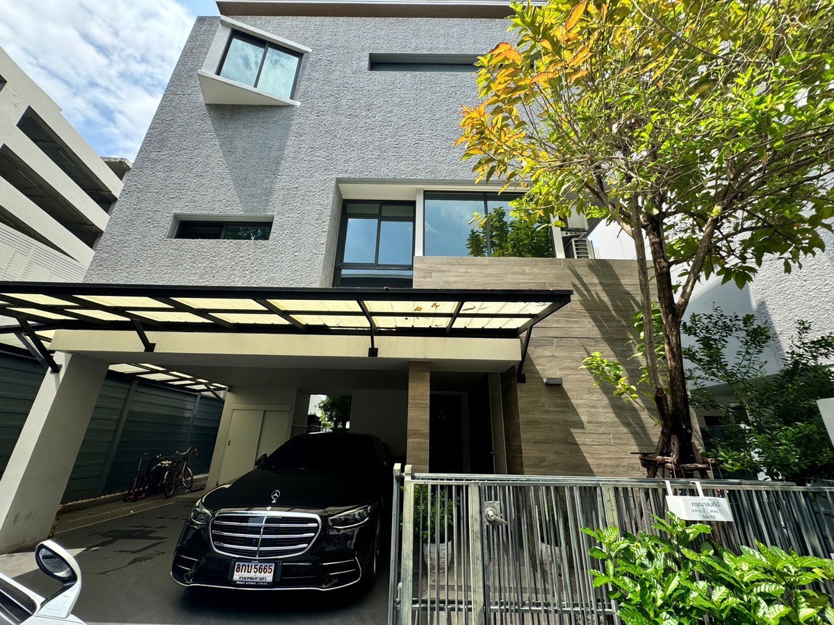 For SaleHouseRama9, Petchburi, RCA : Parc Priva: 58.3sqwah 296sqm. 4bed 4bath + Maid room 46,000,000 Am: 0656199198