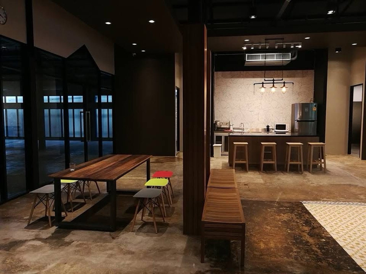 ให้เช่าสำนักงานสยาม จุฬา สามย่าน : ปล่อยเช่า ออฟฟิศ สำนักงาน 1,500 ตร.ม. SQ.M. ครีเอทีฟ @ จุฬา ถนนบรรทัดทอง MRT สามย่าน และ BTS สนามกีฬา ใกล้ สยาม พารากอน เดินทางสะดวก 